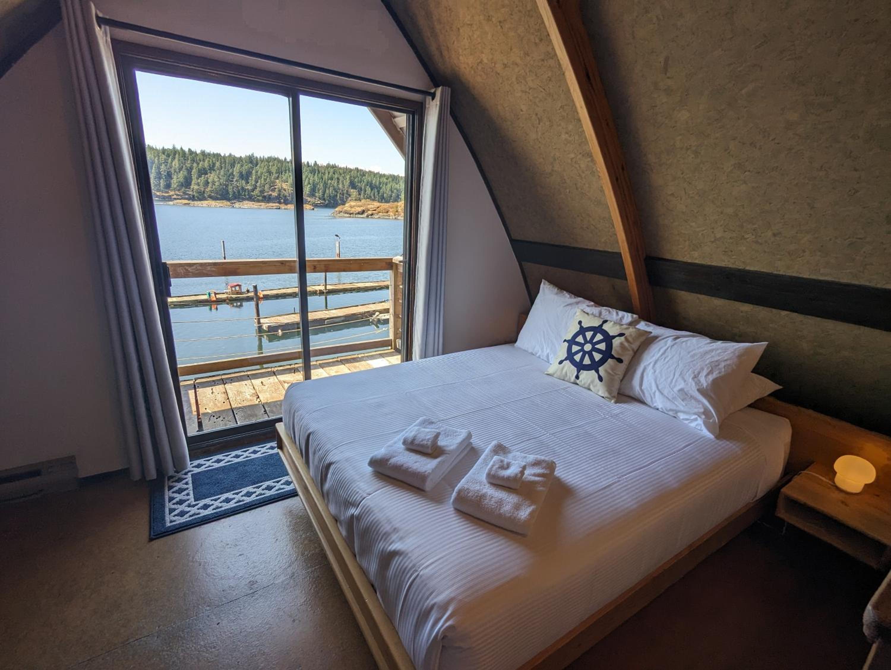 Jade Resort-Oceanfront Suites in Gowlland Harbour