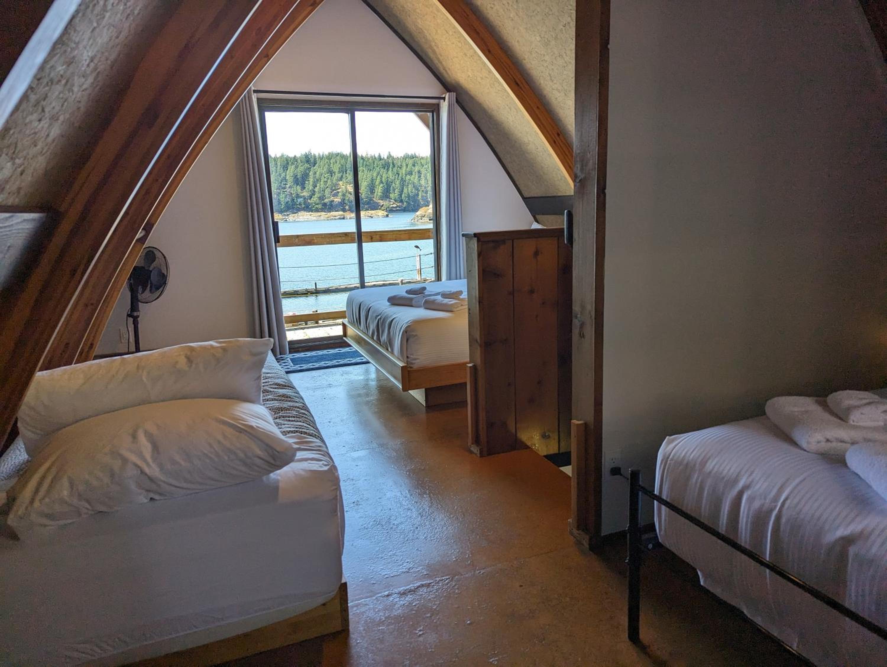 Jade Resort-Oceanfront Suites in Gowlland Harbour