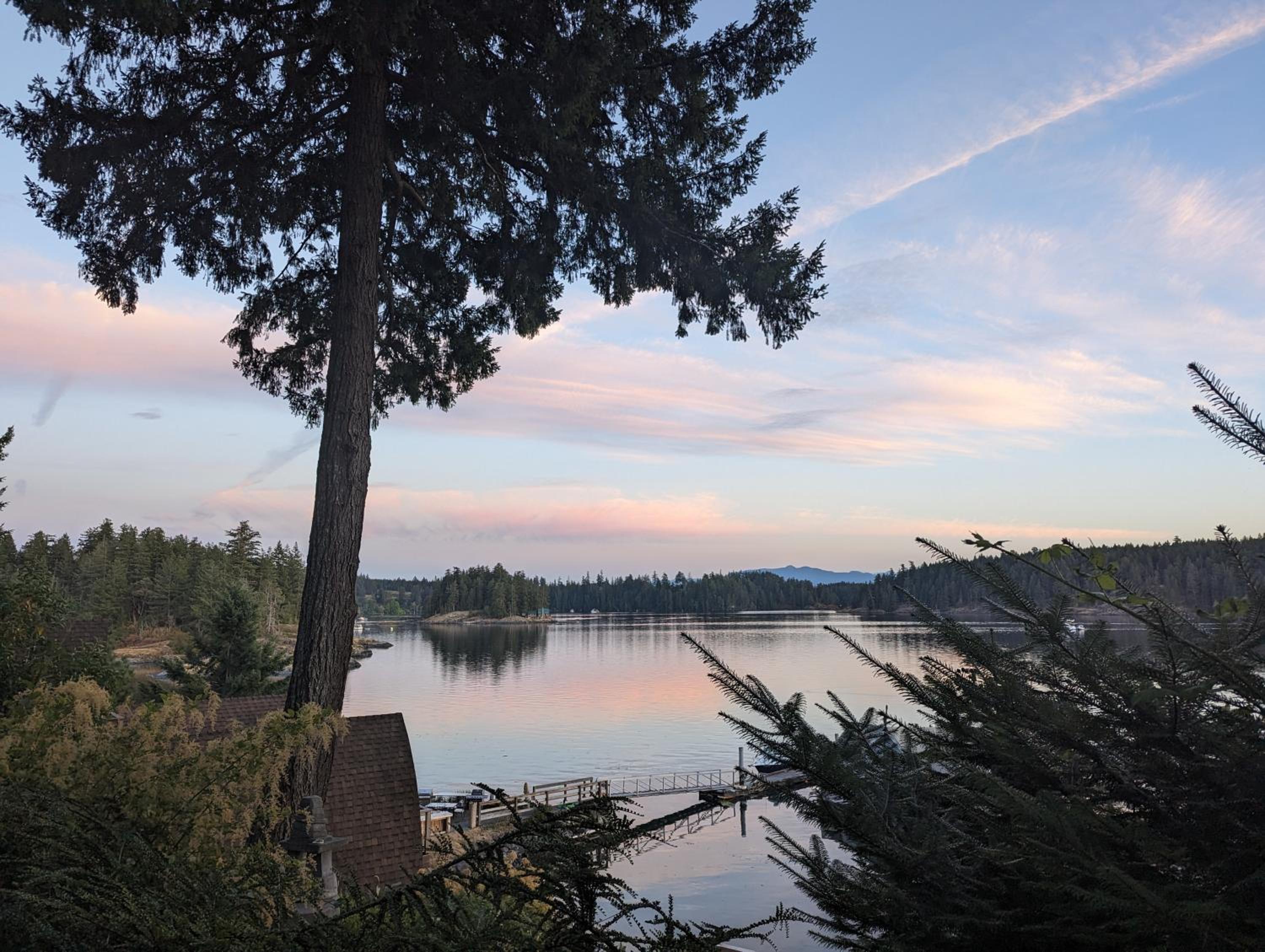 Jade Resort-Oceanfront Suites in Gowlland Harbour
