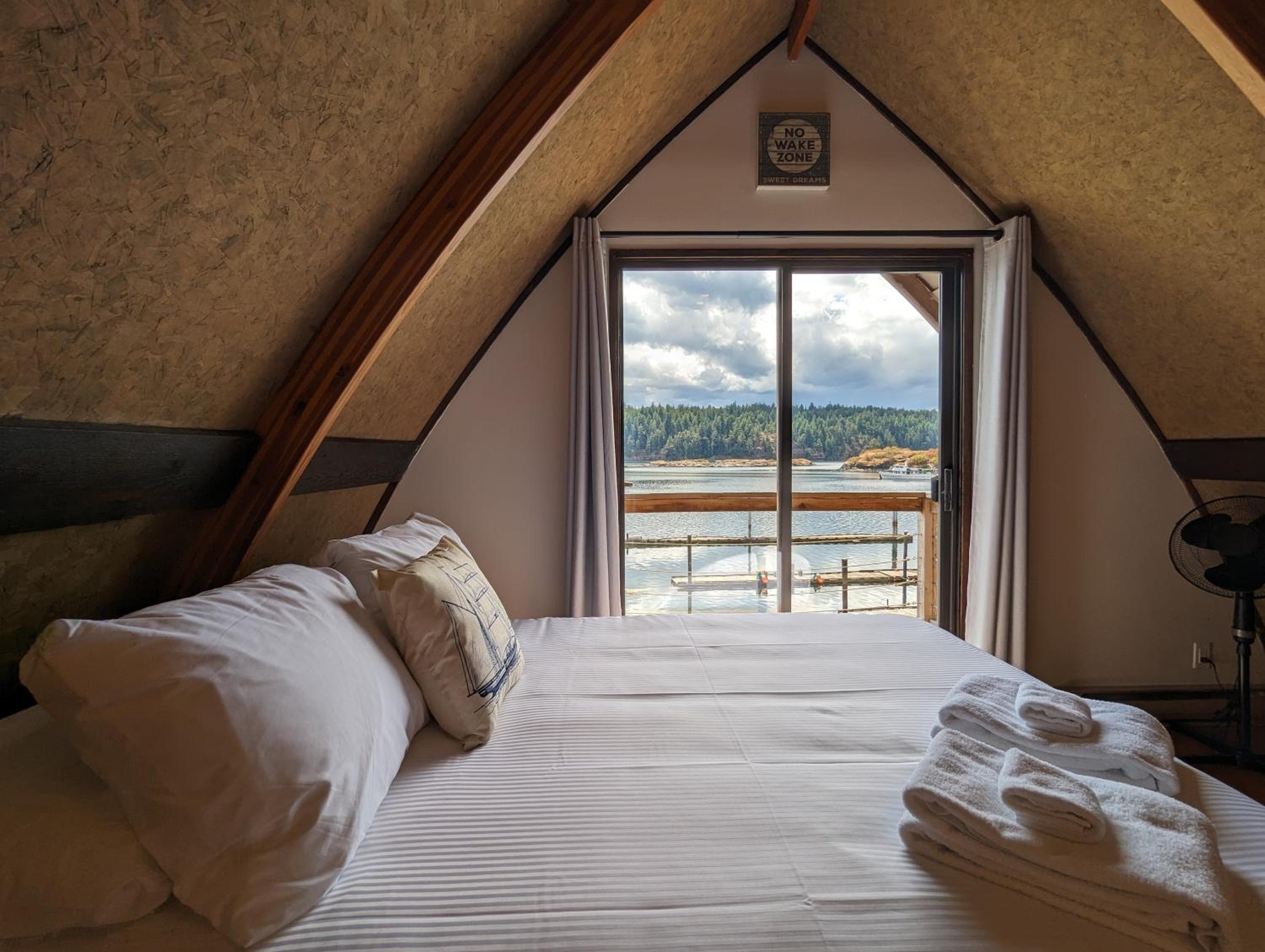 Jade Resort-Oceanfront Suites in Gowlland Harbour