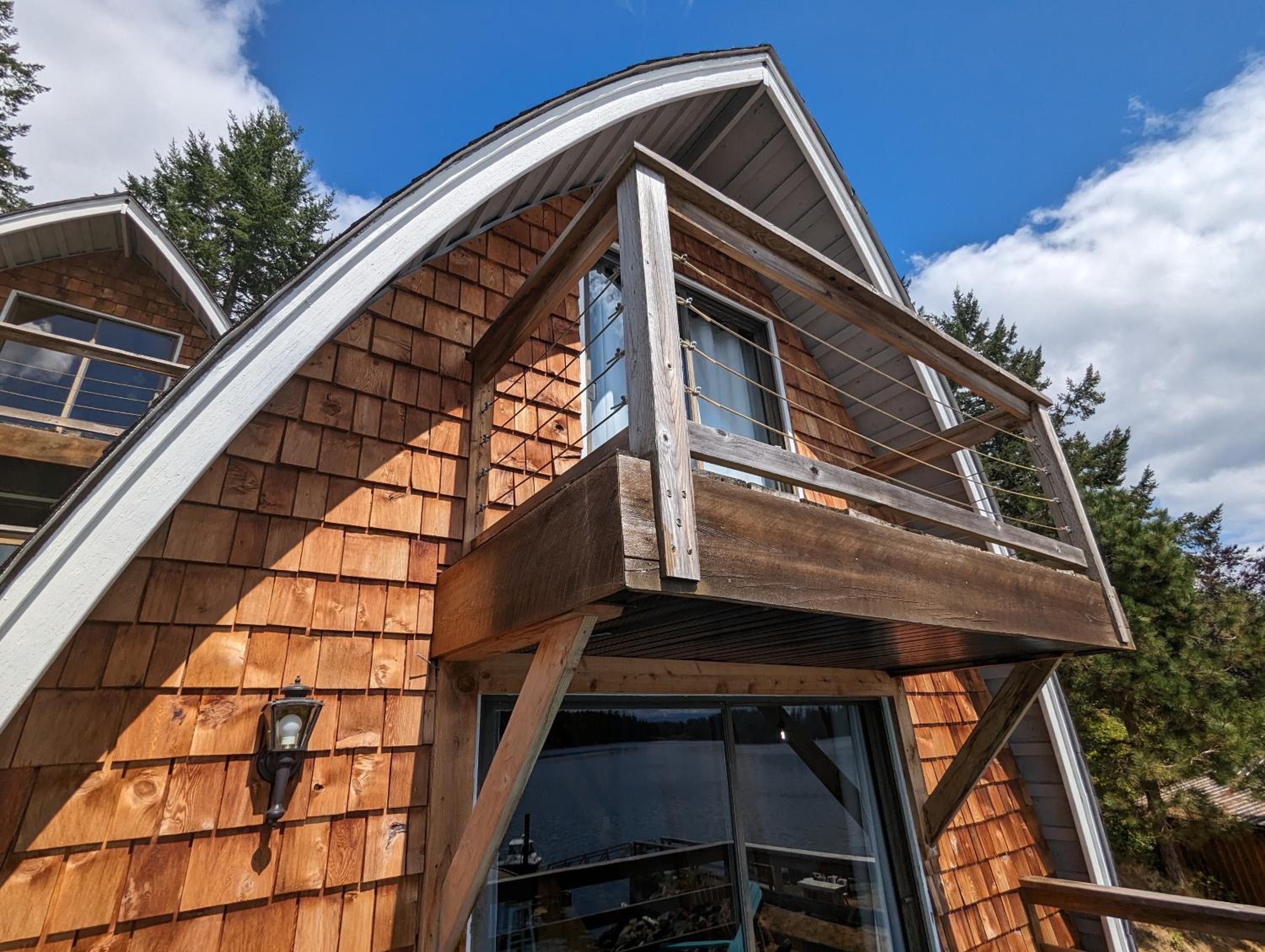 Jade Resort-Oceanfront Suites in Gowlland Harbour