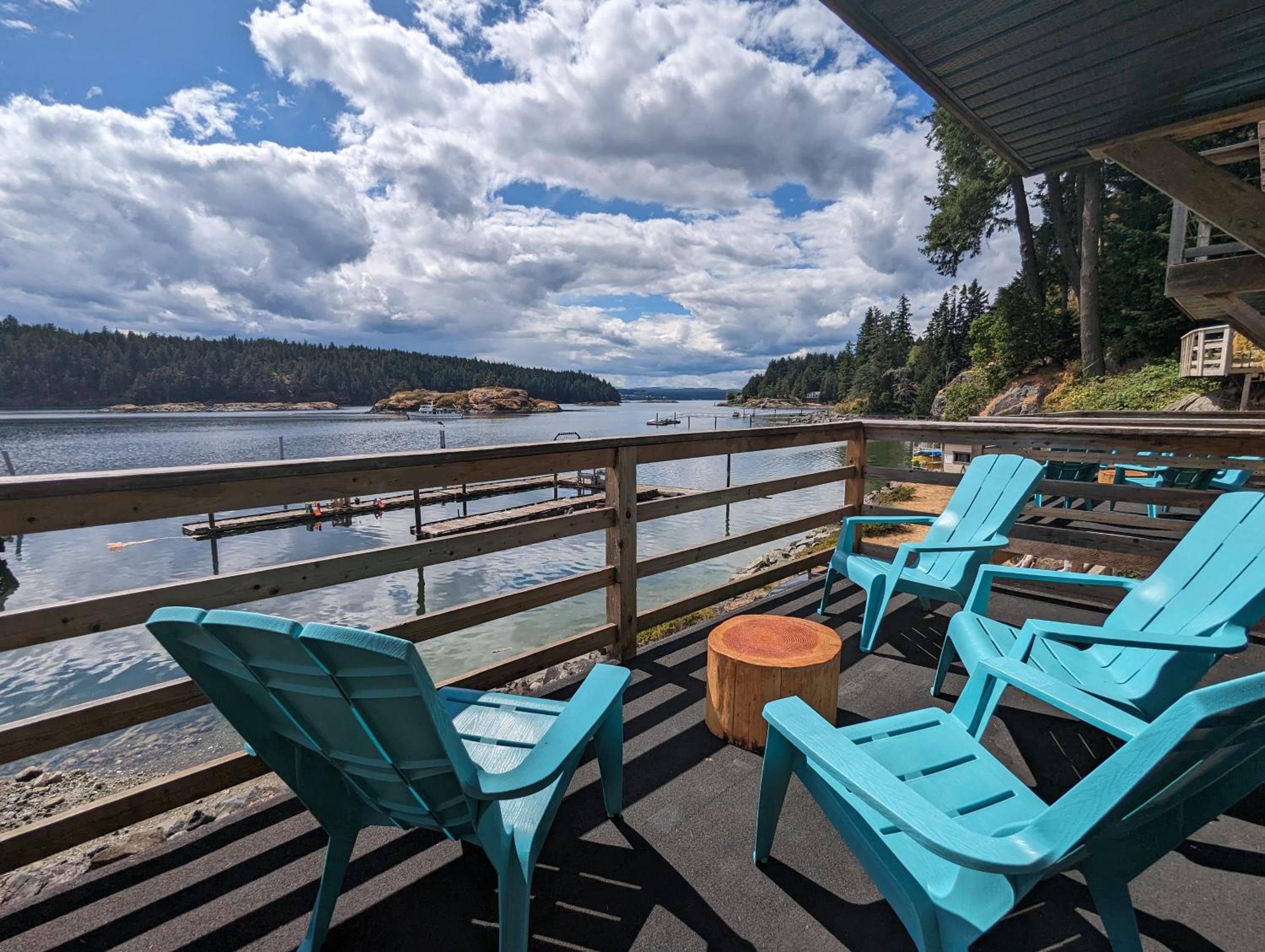 Jade Resort-Oceanfront Suites in Gowlland Harbour