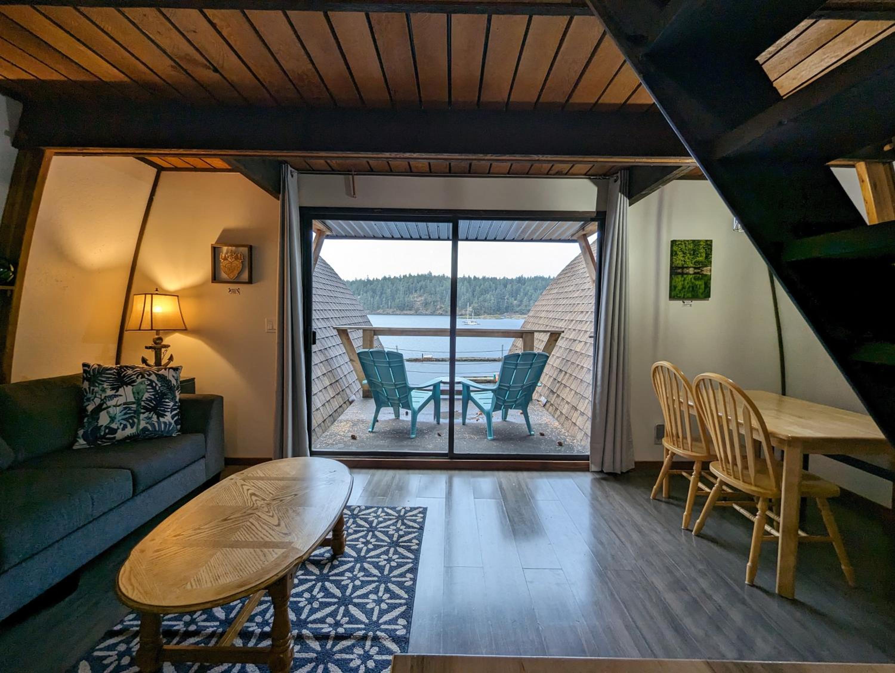 Jade Resort-Oceanfront Suites in Gowlland Harbour