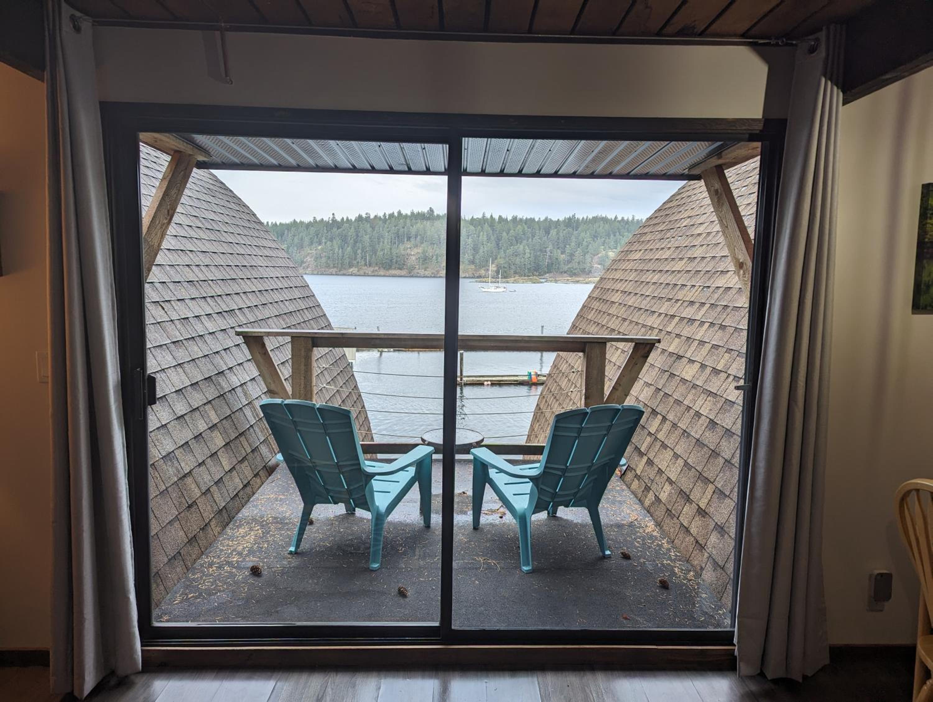 Jade Resort-Oceanfront Suites in Gowlland Harbour