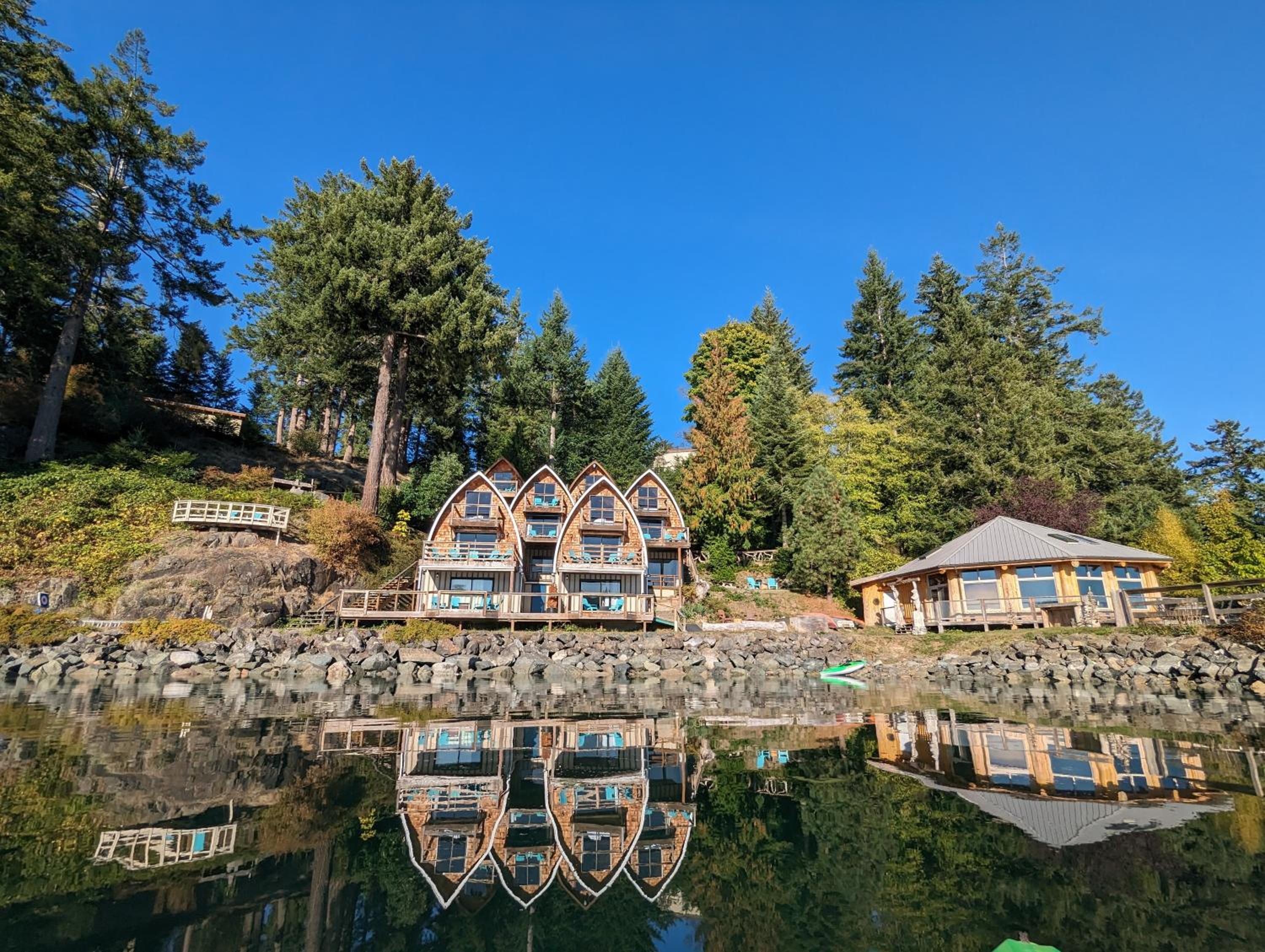 Jade Resort-Oceanfront Suites in Gowlland Harbour