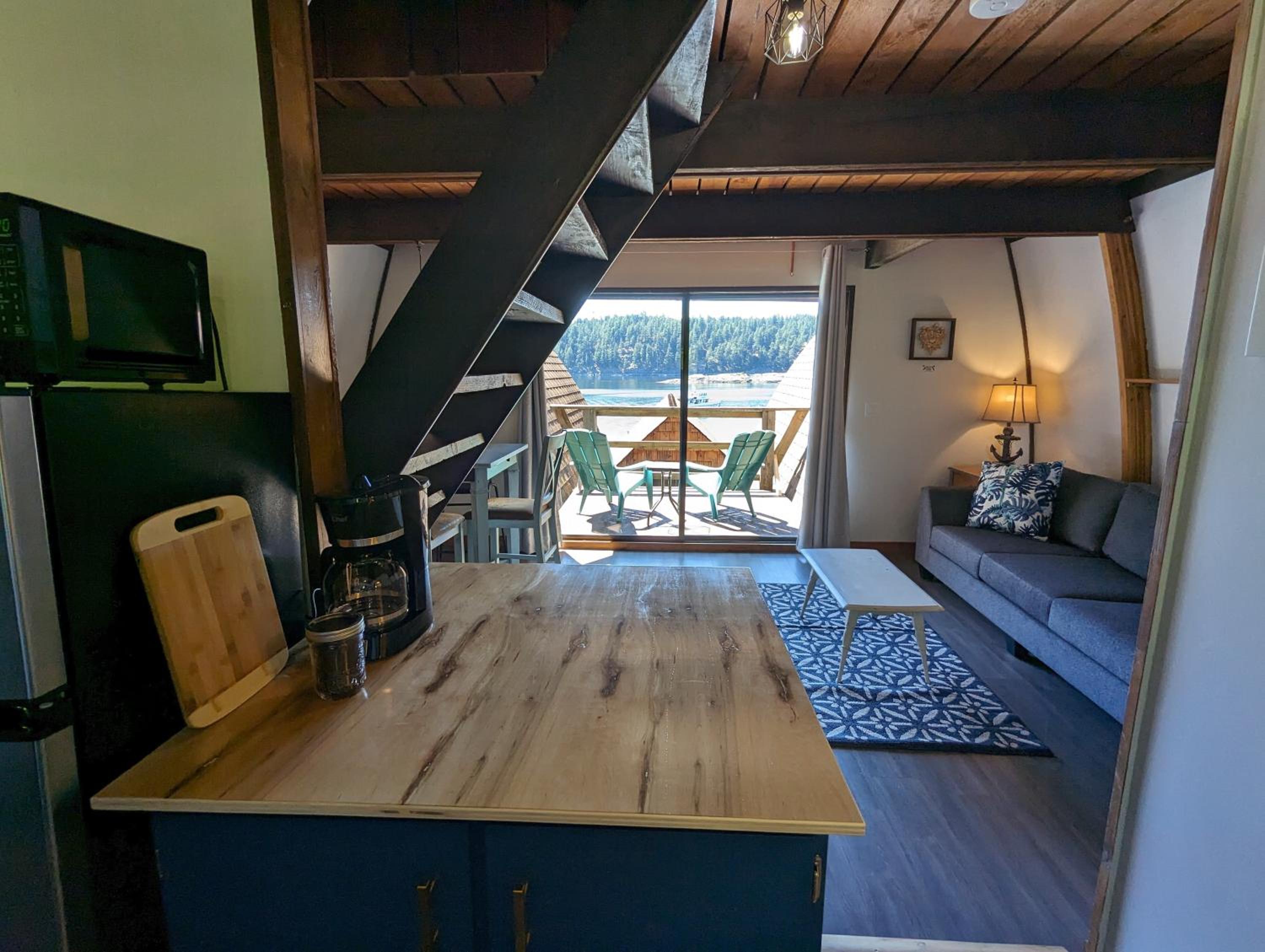 Jade Resort-Oceanfront Suites in Gowlland Harbour
