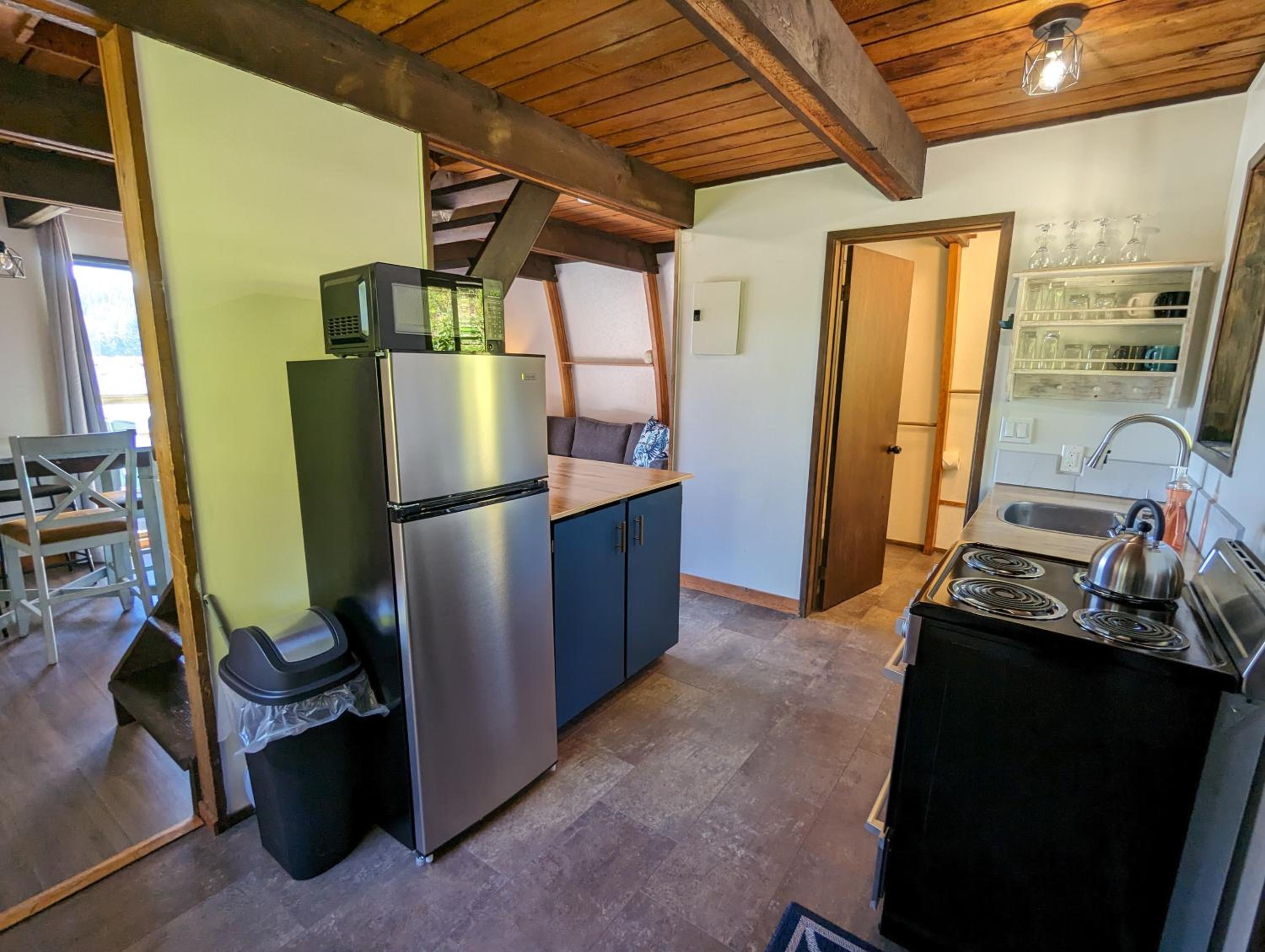 Jade Resort-Oceanfront Suites in Gowlland Harbour