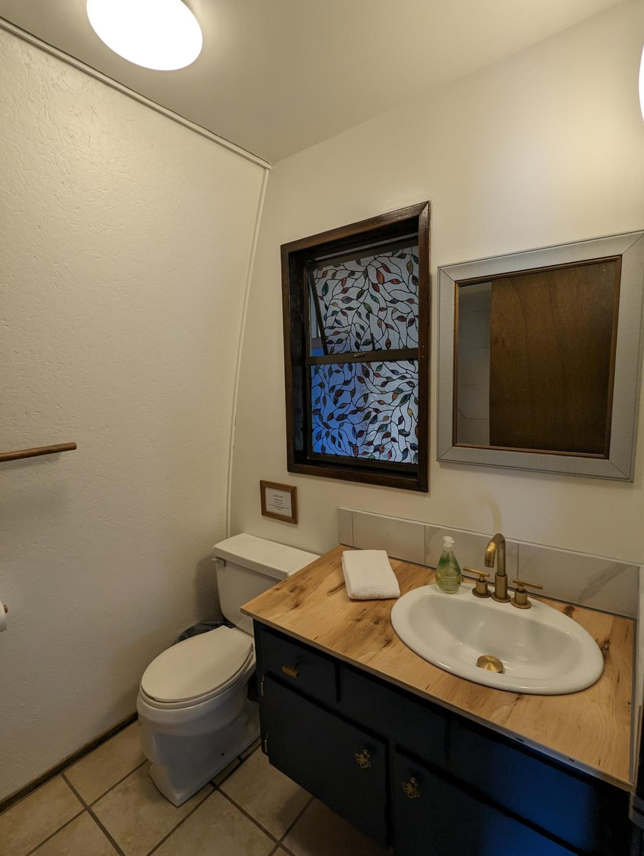Jade Resort-Oceanfront Suites in Gowlland Harbour
