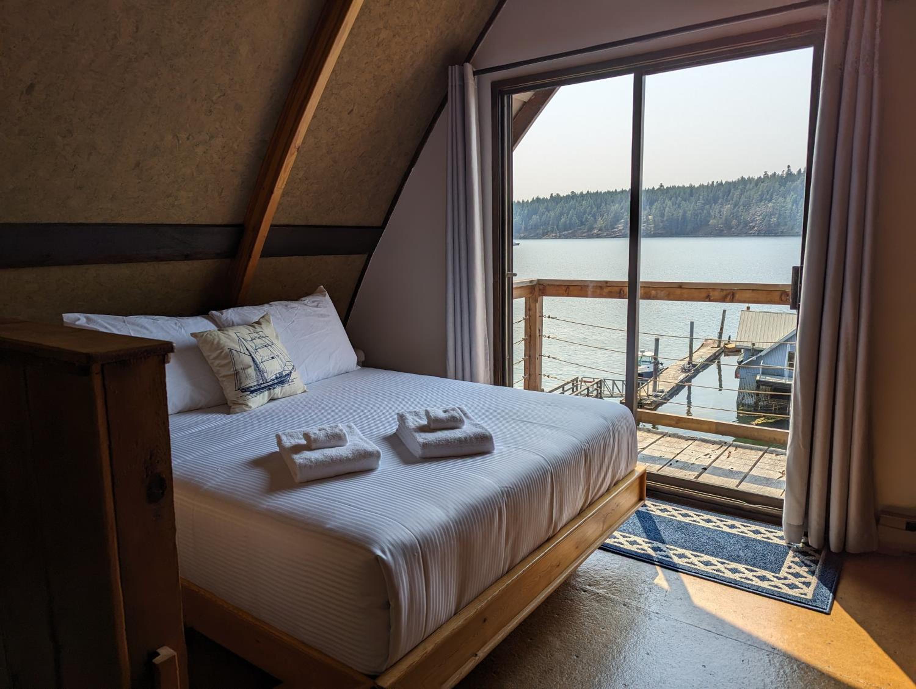 Jade Resort-Oceanfront Suites in Gowlland Harbour