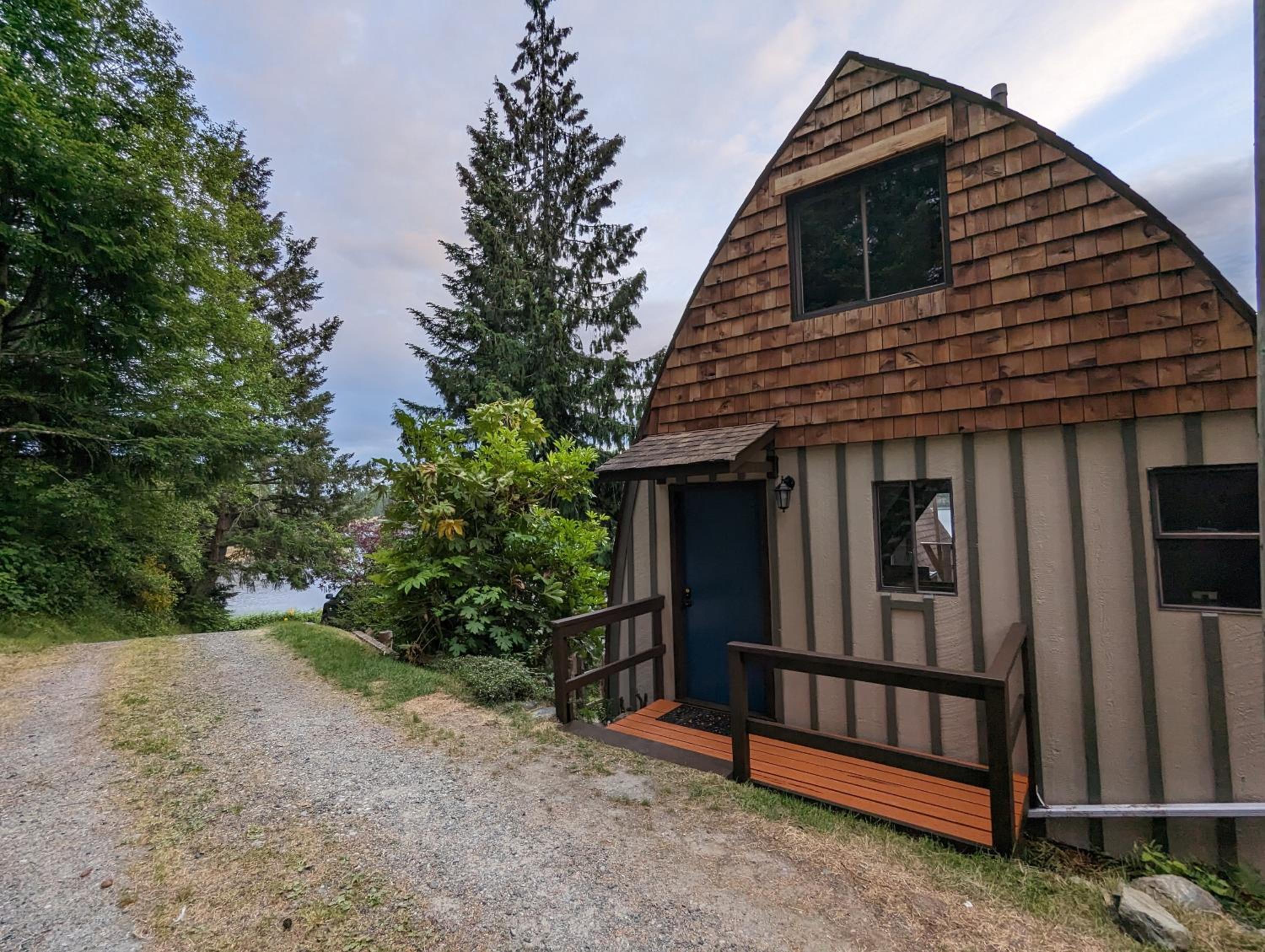 Jade Resort-Oceanfront Suites in Gowlland Harbour