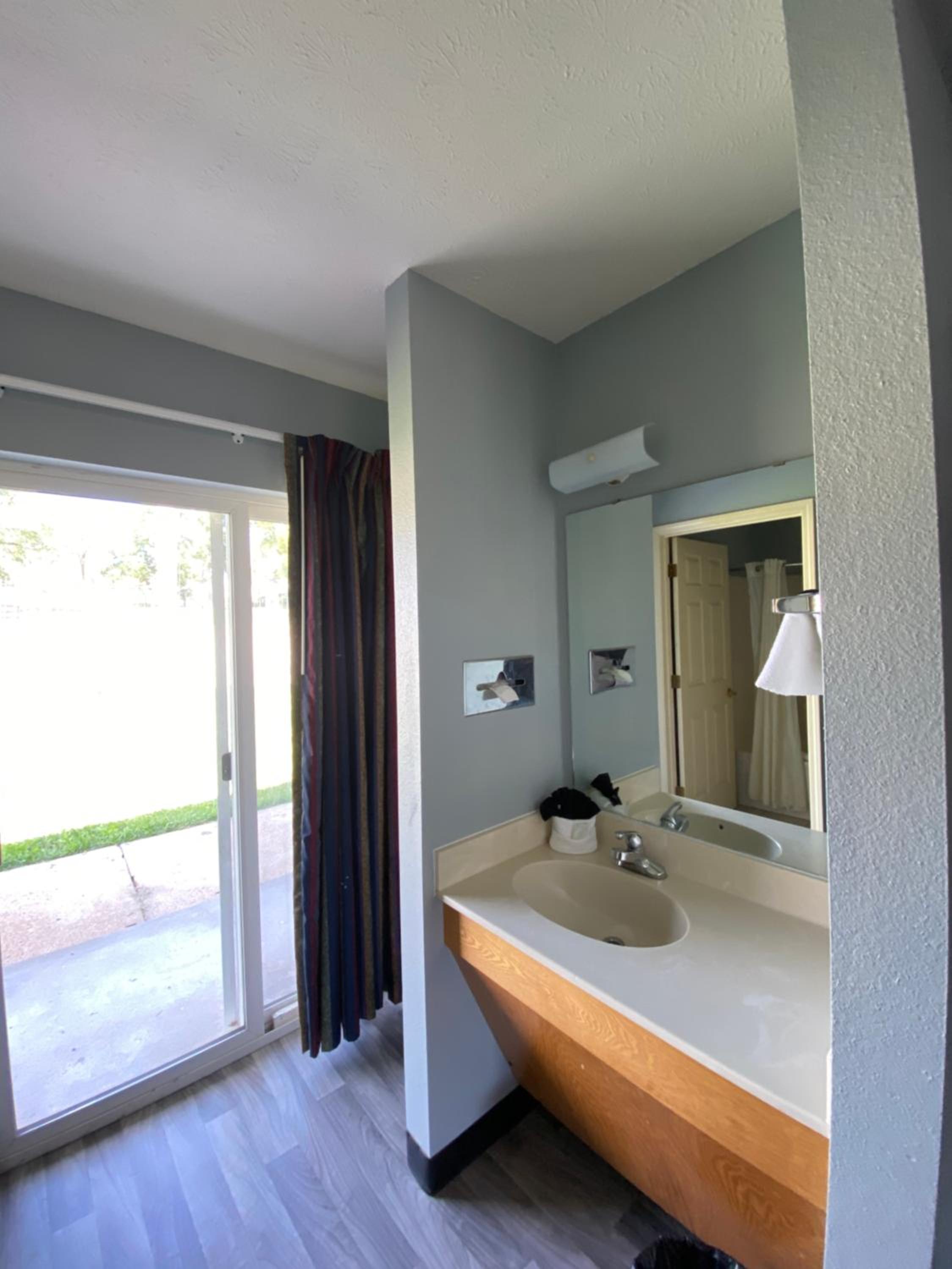 Aya's Blossoms Inn - Property Image 7