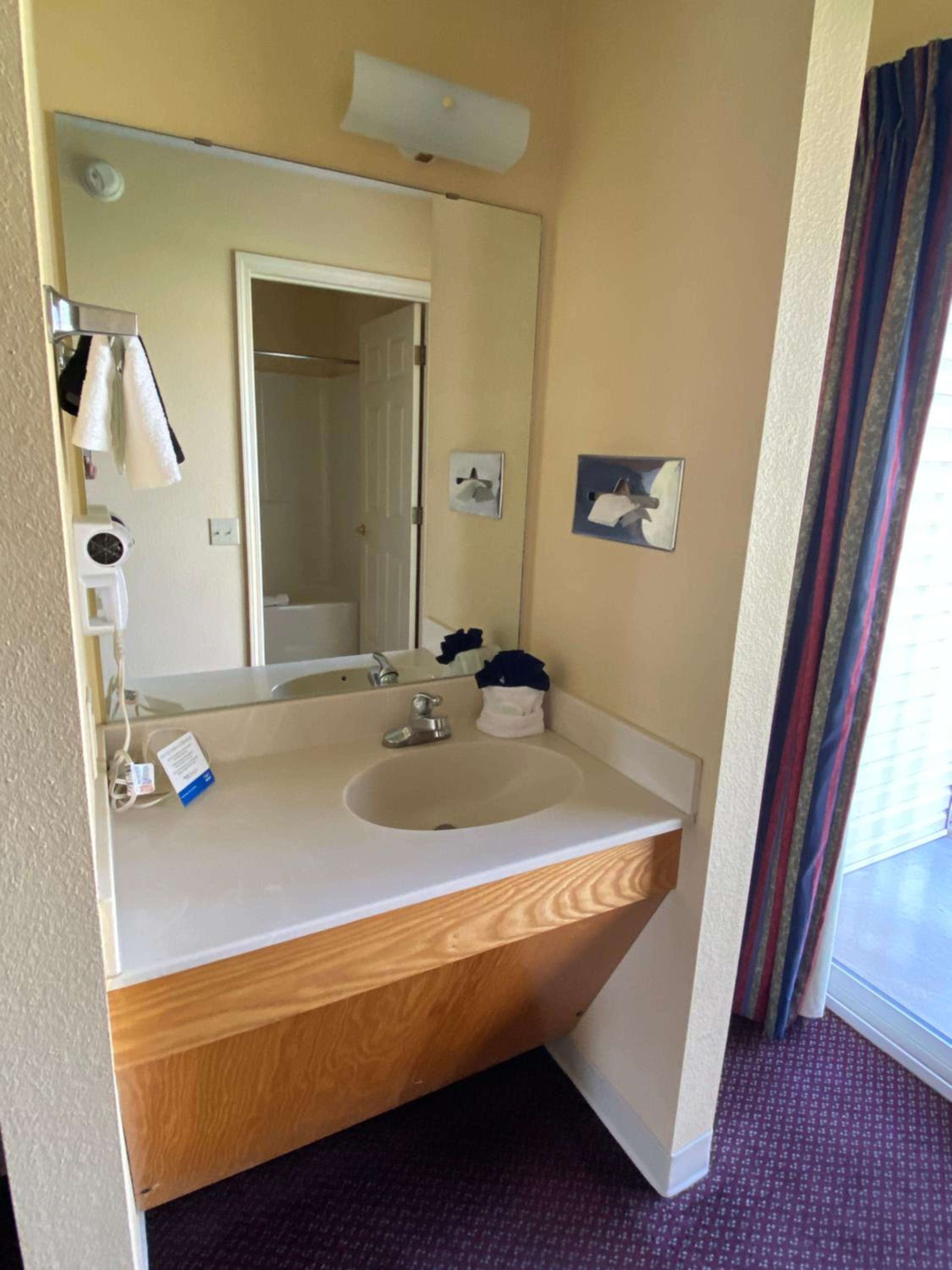 Aya's Blossoms Inn - Property Image 9