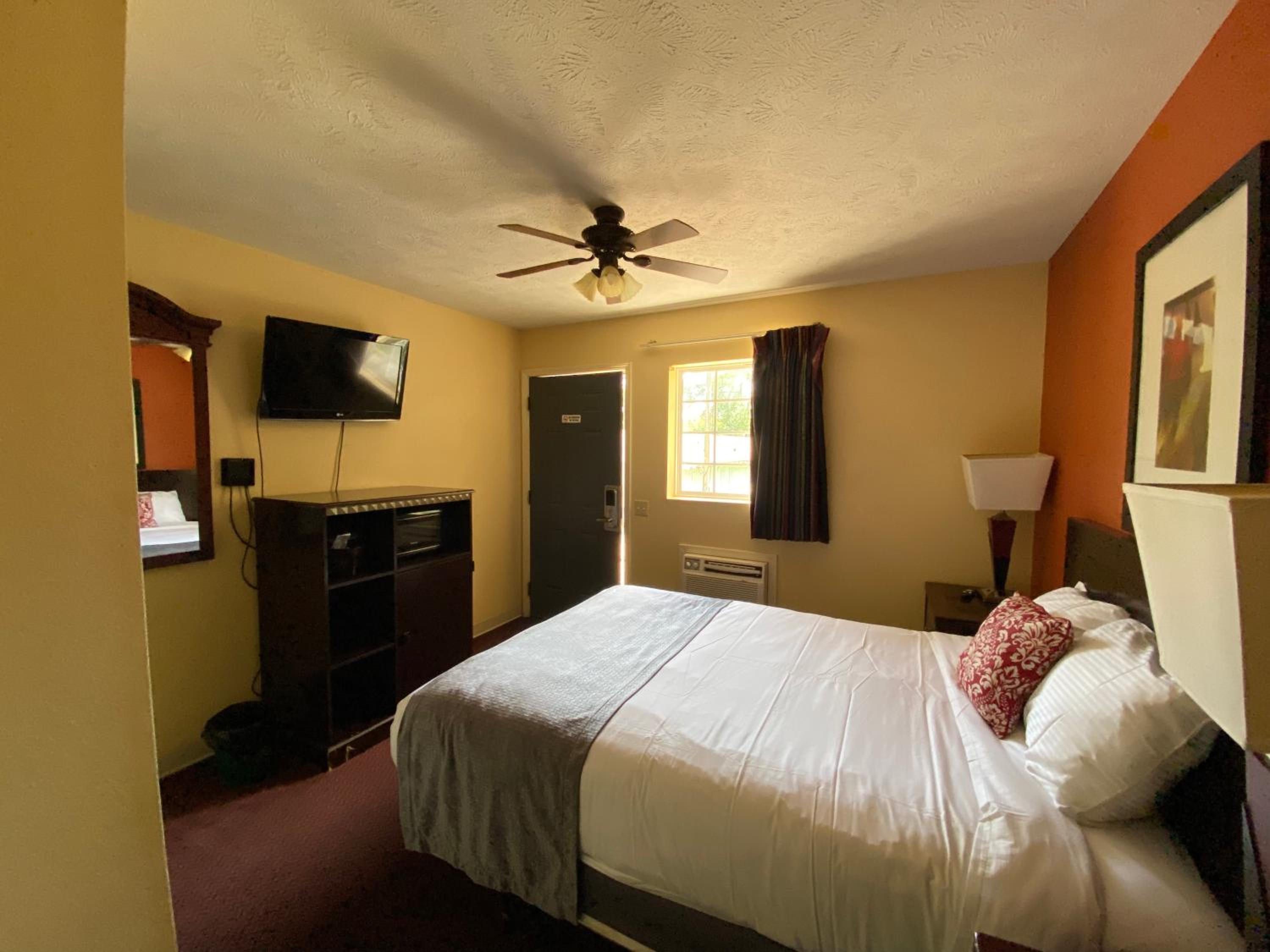 Aya's Blossoms Inn - Property Image 2