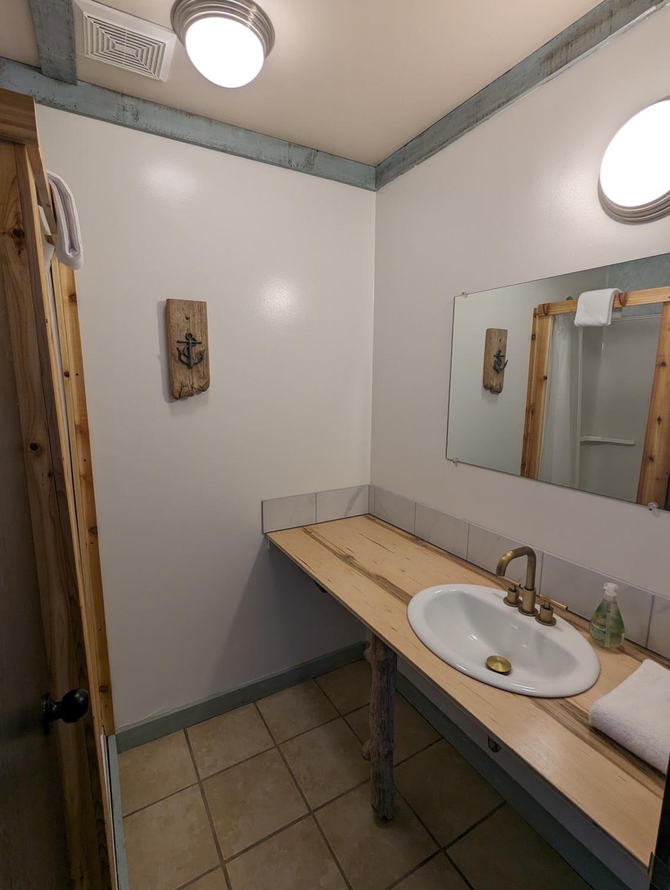 Jade Resort-Oceanfront Suites in Gowlland Harbour
