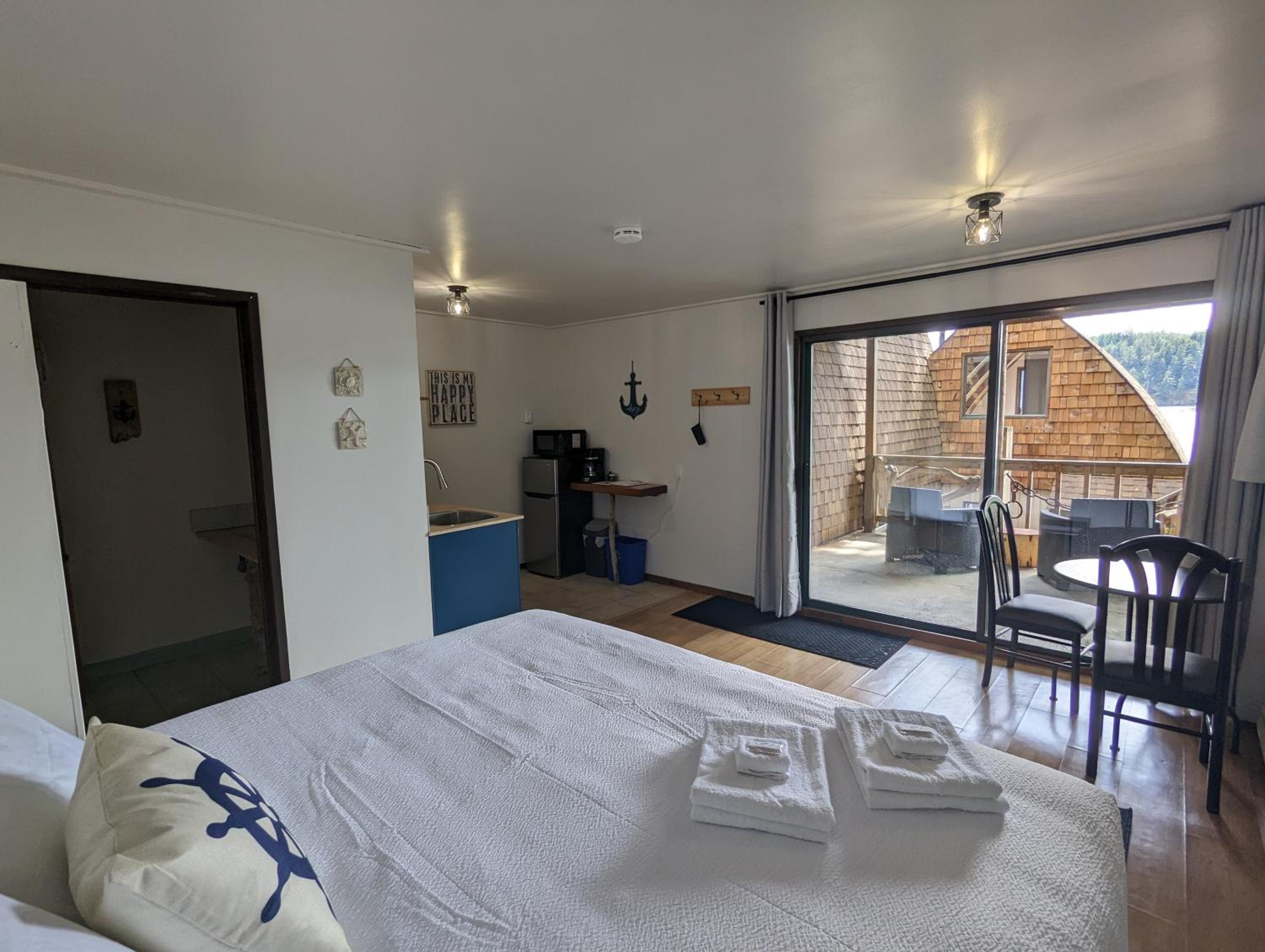 Jade Resort-Oceanfront Suites in Gowlland Harbour