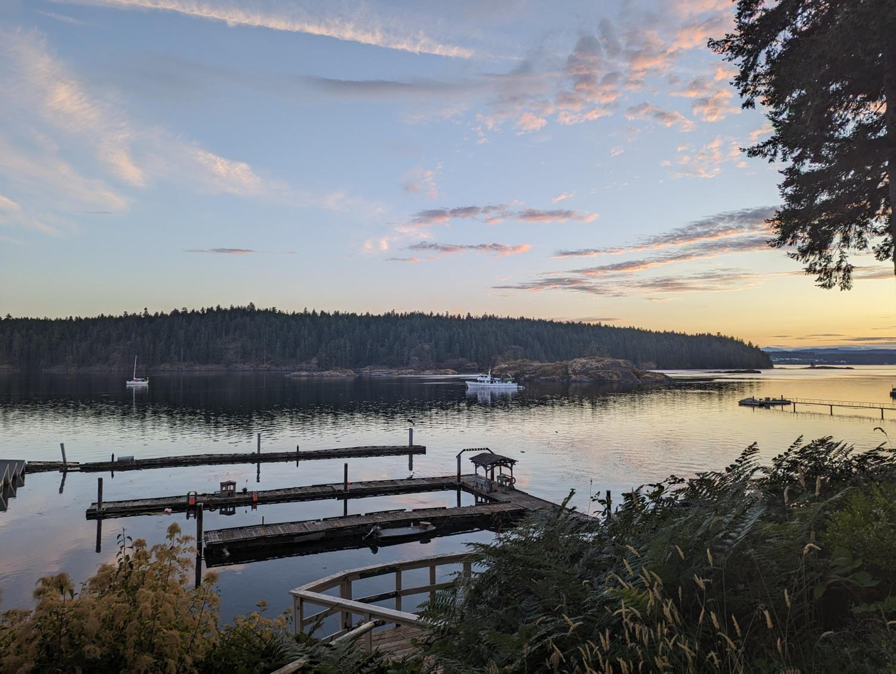 Jade Resort-Oceanfront Suites in Gowlland Harbour