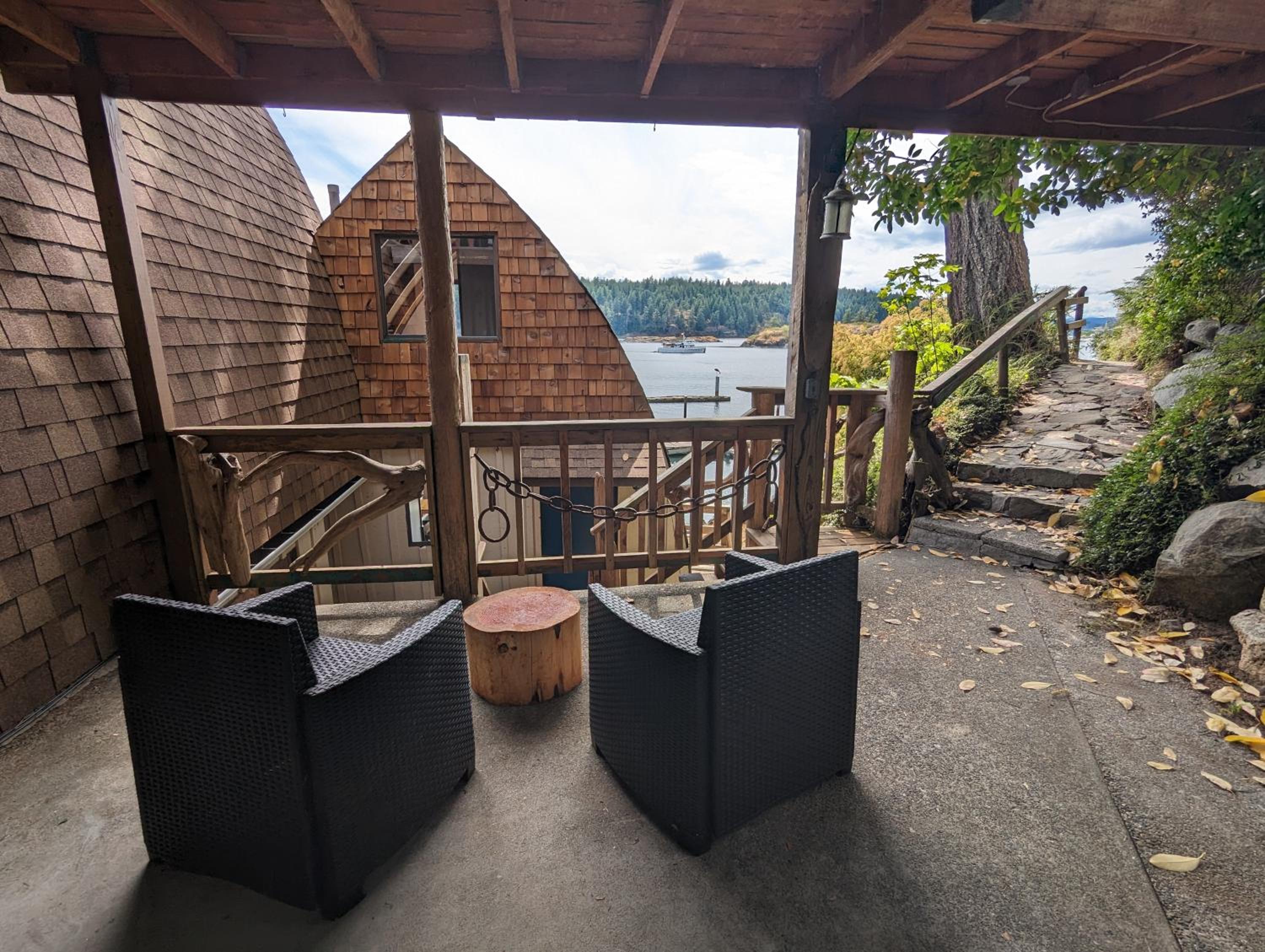 Jade Resort-Oceanfront Suites in Gowlland Harbour