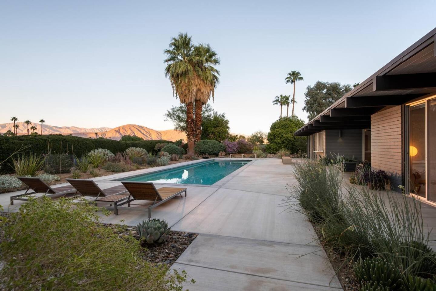 The Milky Way Modern Desert Retreat view 5