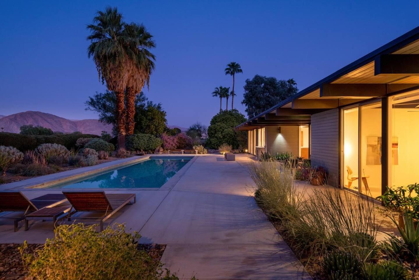 The Milky Way Modern Desert Retreat view 3