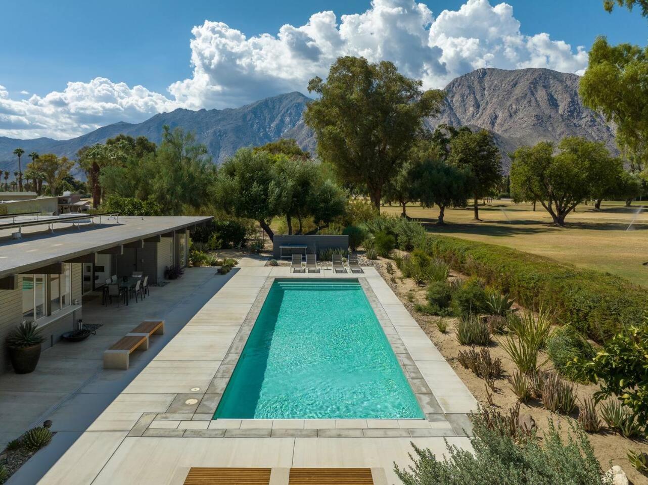 The Milky Way Modern Desert Retreat view 4