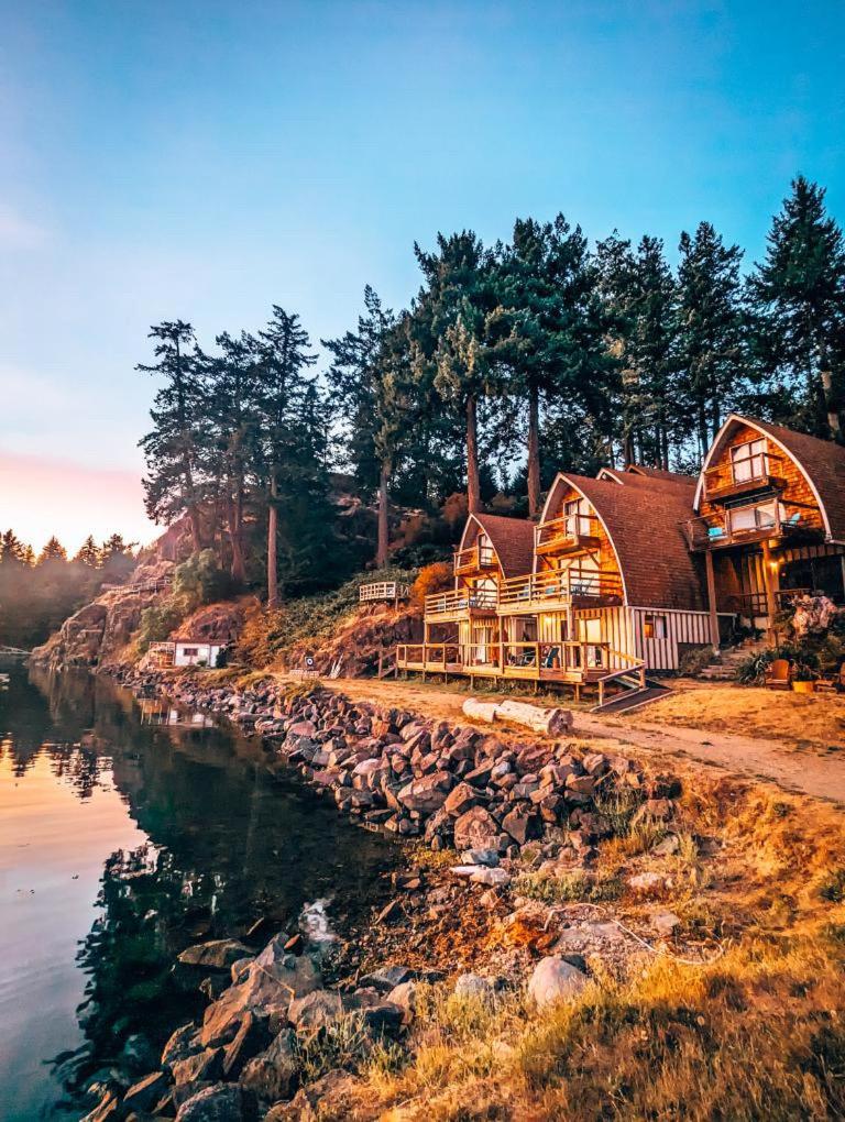 Jade Resort-Oceanfront Suites in Gowlland Harbour