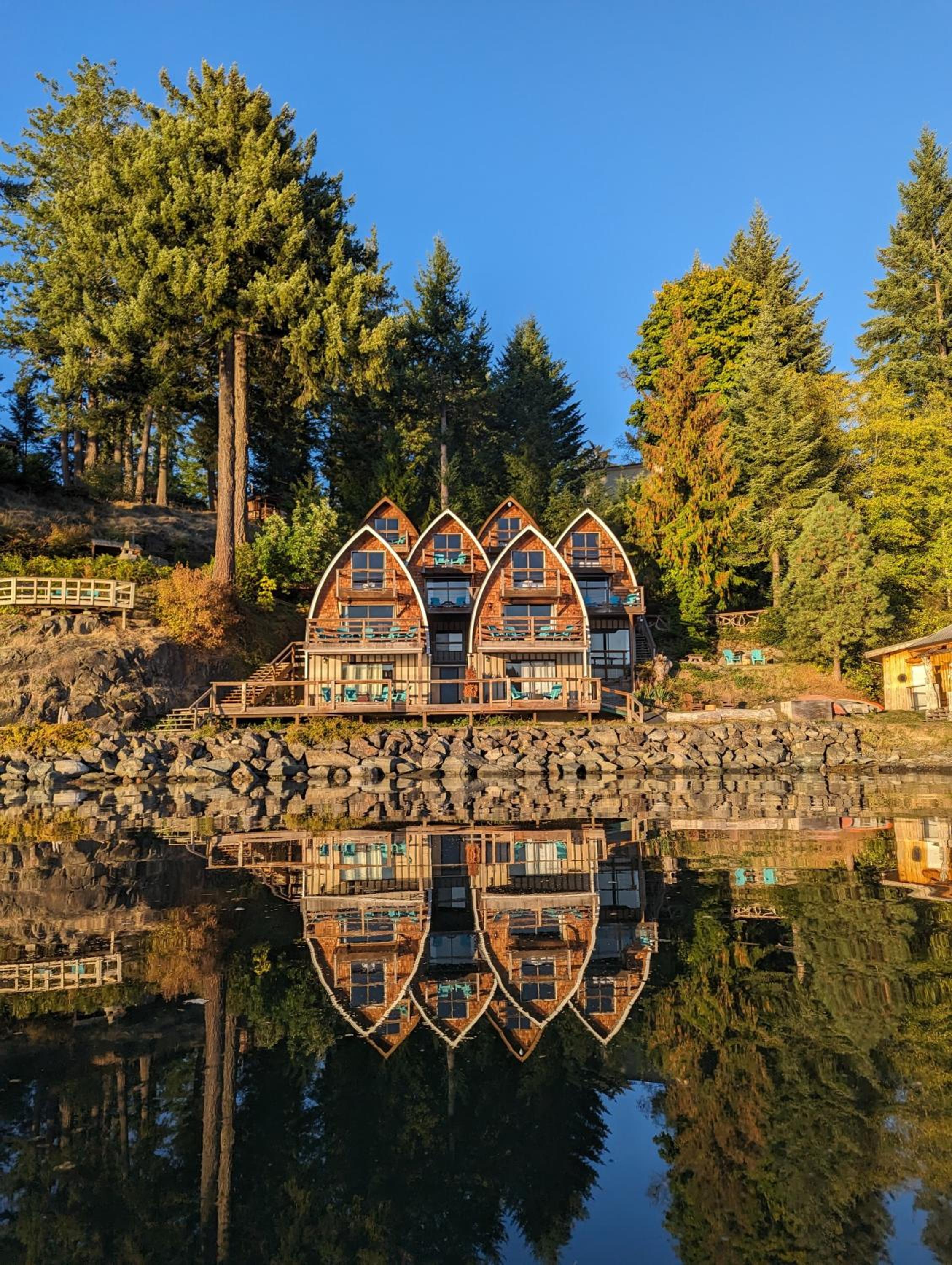 Jade Resort-Oceanfront Suites in Gowlland Harbour