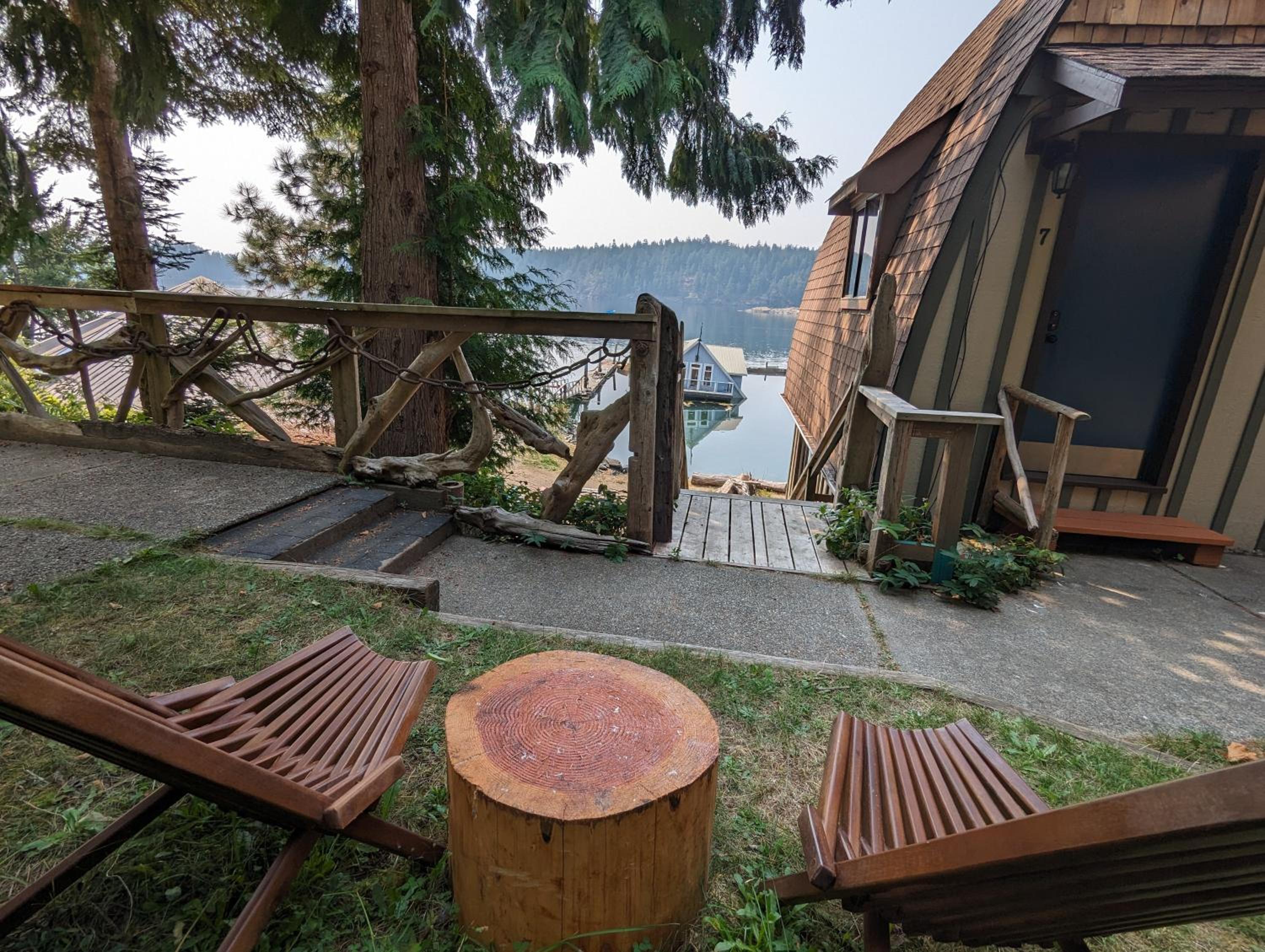 Jade Resort-Oceanfront Suites in Gowlland Harbour