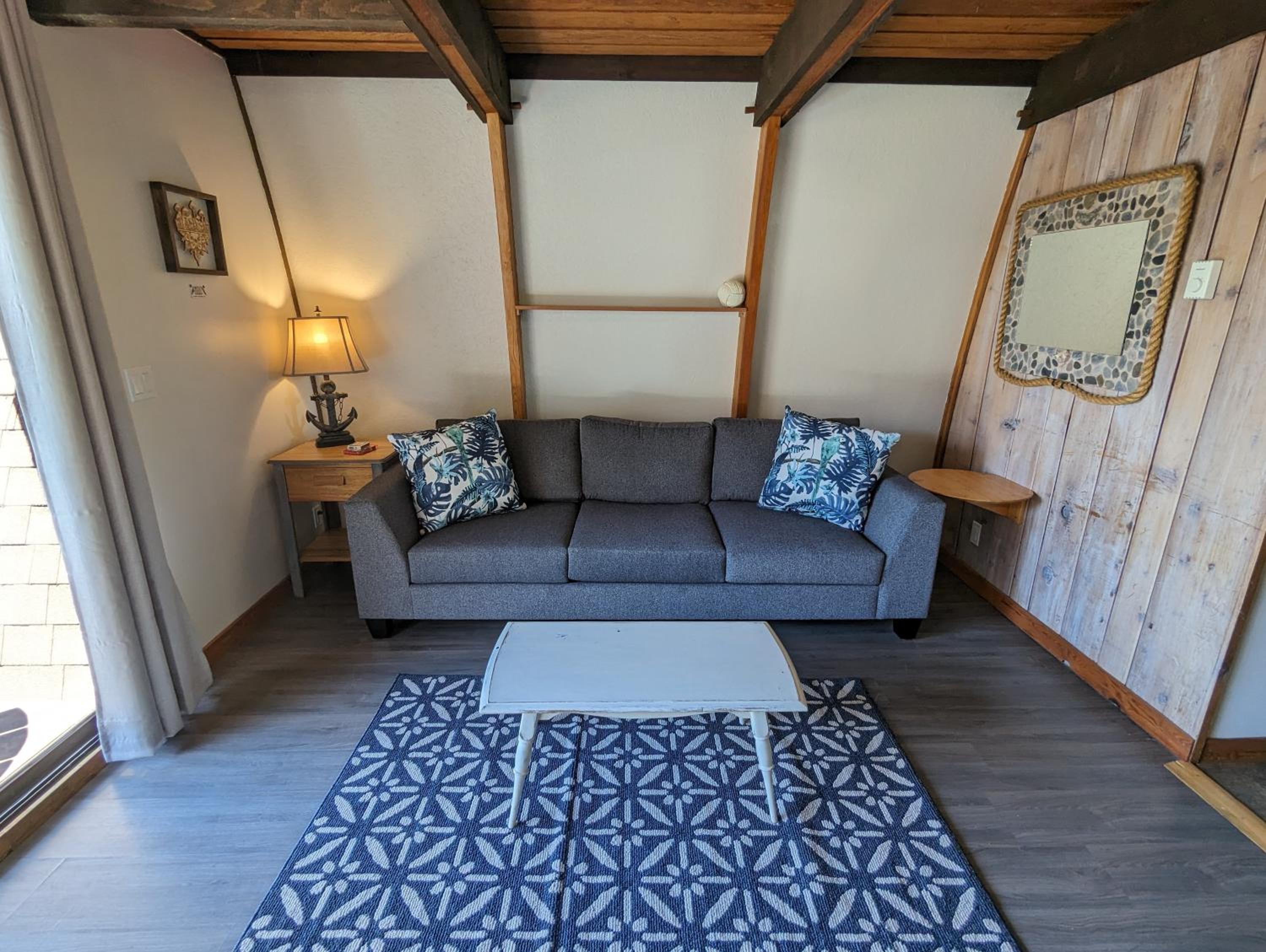 Jade Resort-Oceanfront Suites in Gowlland Harbour