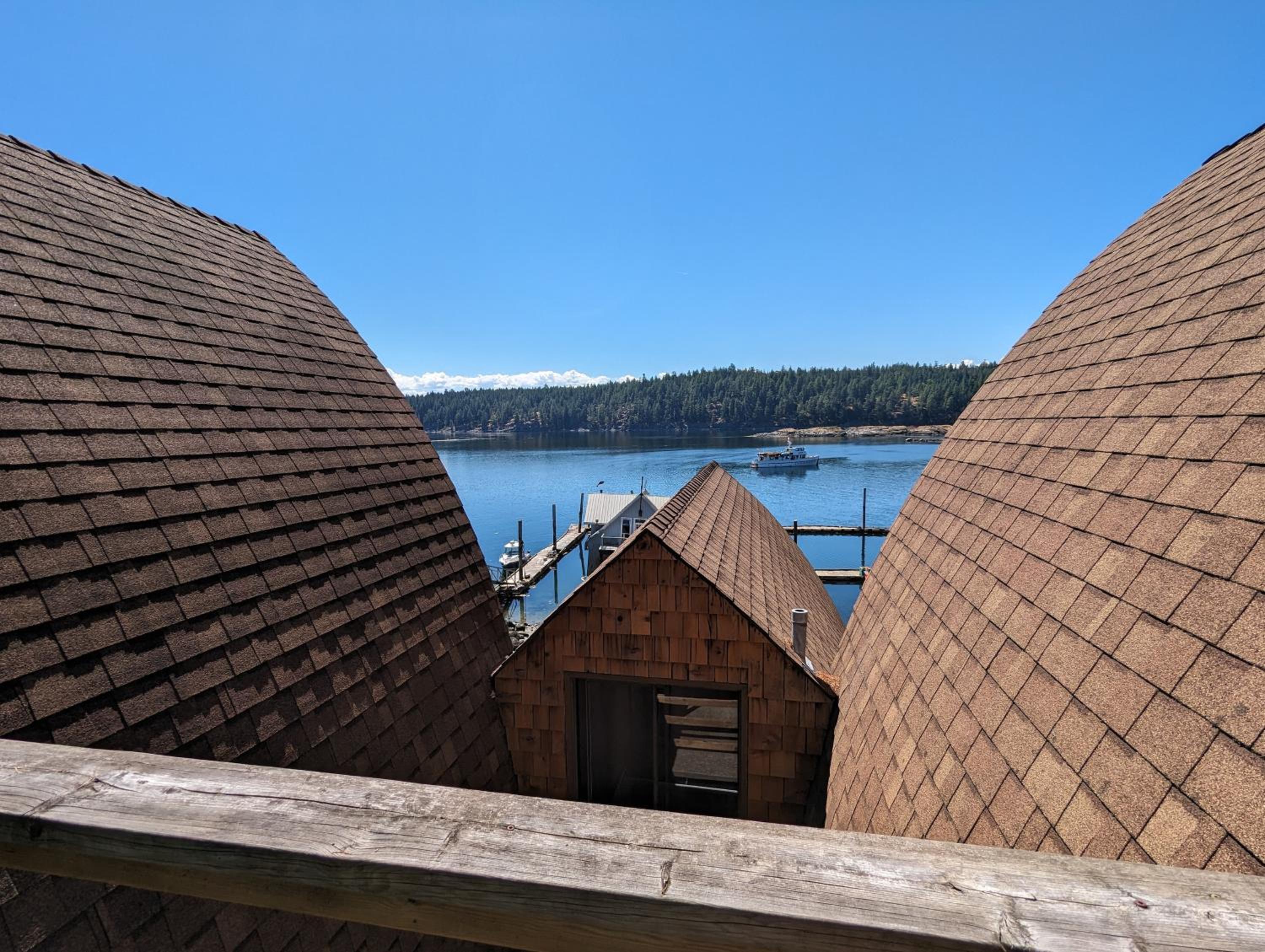 Jade Resort-Oceanfront Suites in Gowlland Harbour