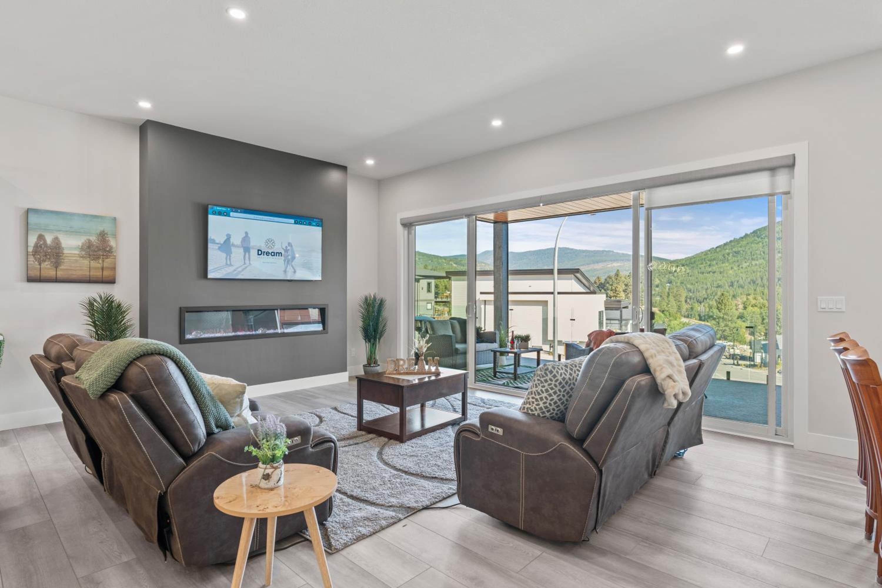 Above It All - Upper Suite, Close to Ski Resort