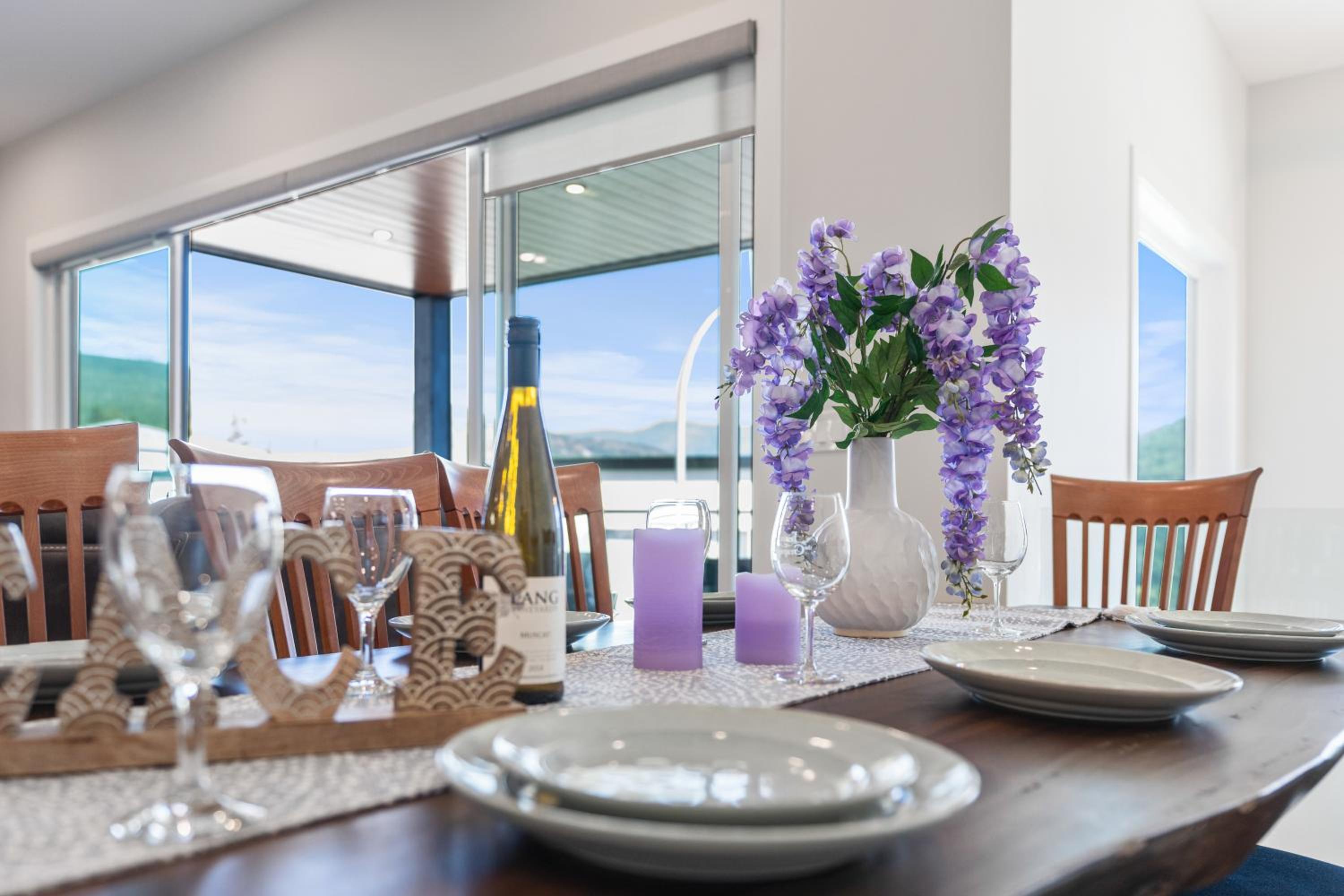 Above It All - Upper Suite, Close to Ski Resort