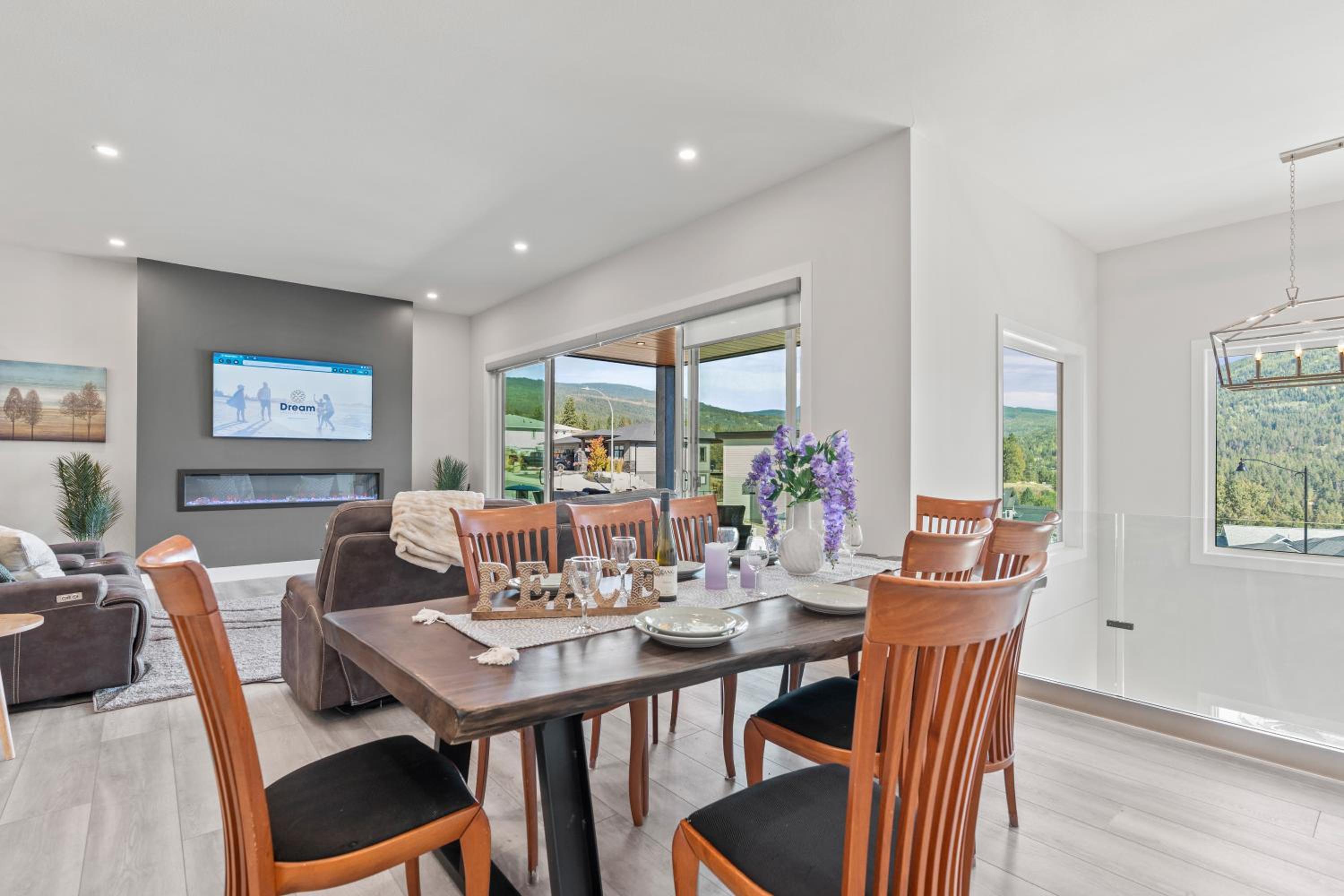 Above It All - Upper Suite, Close to Ski Resort