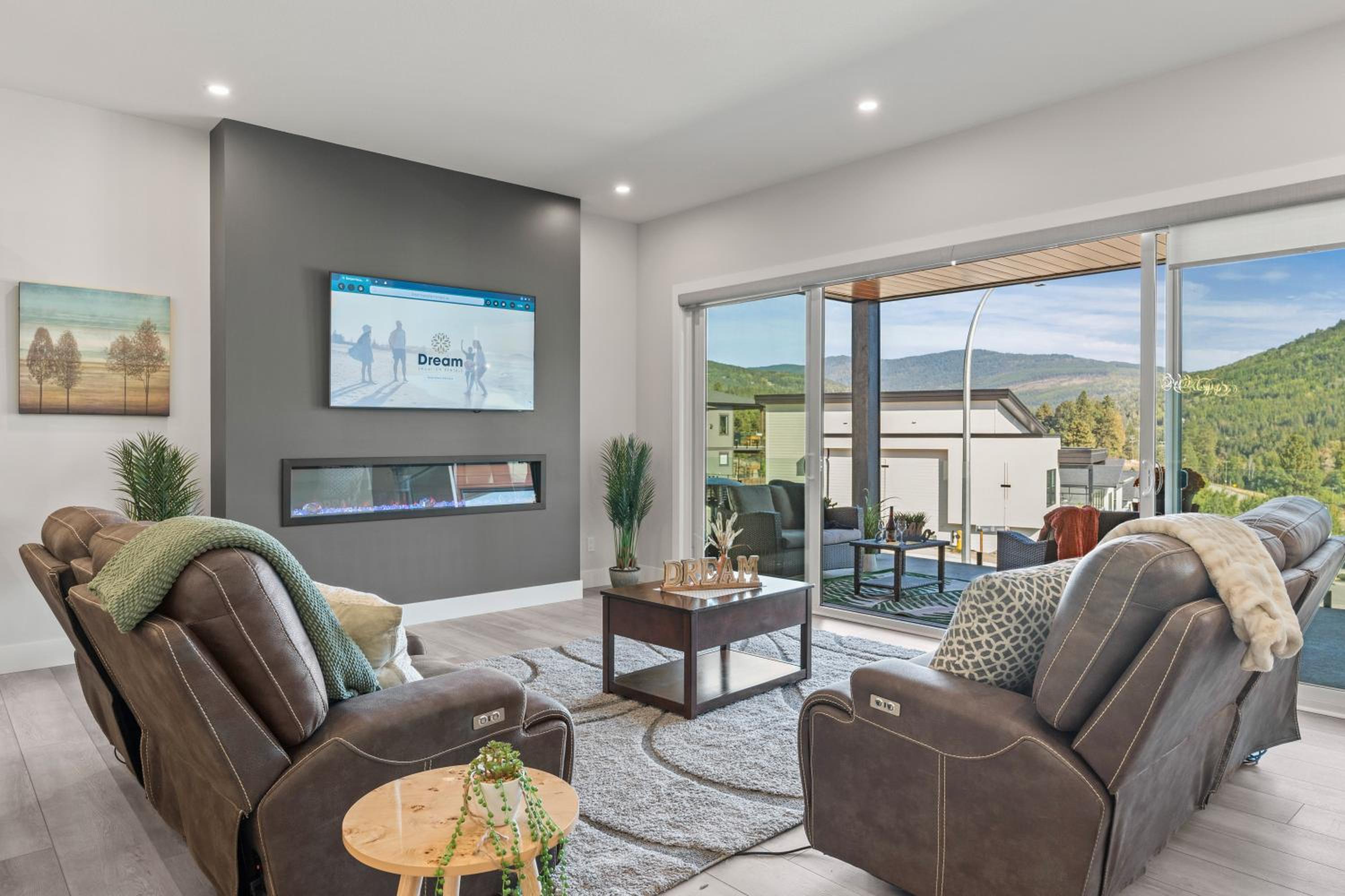 Above It All - Upper Suite, Close to Ski Resort