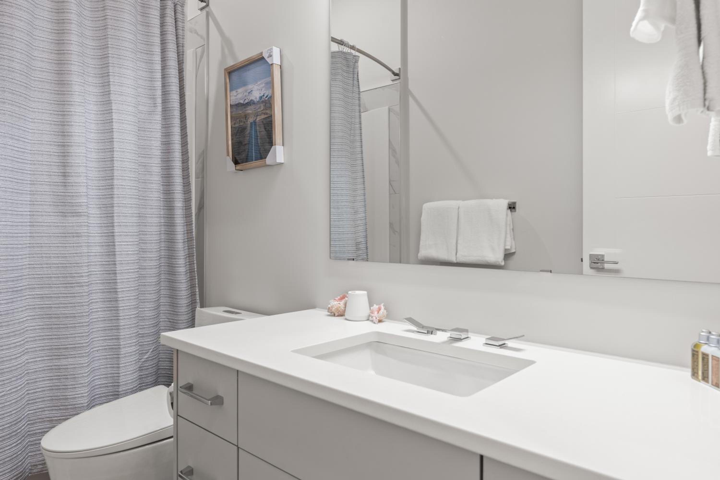 Above It All - Upper Suite, Close to Ski Resort