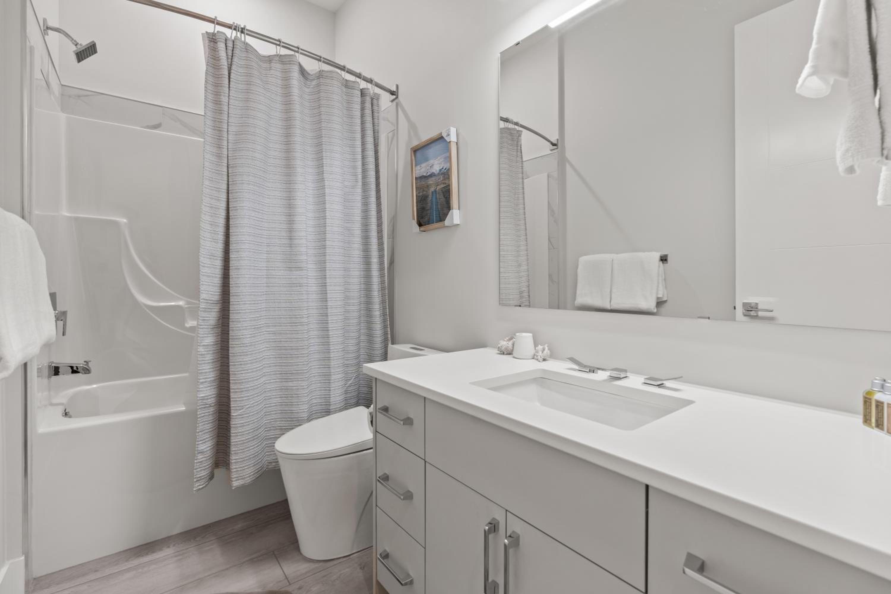 Above It All - Upper Suite, Close to Ski Resort