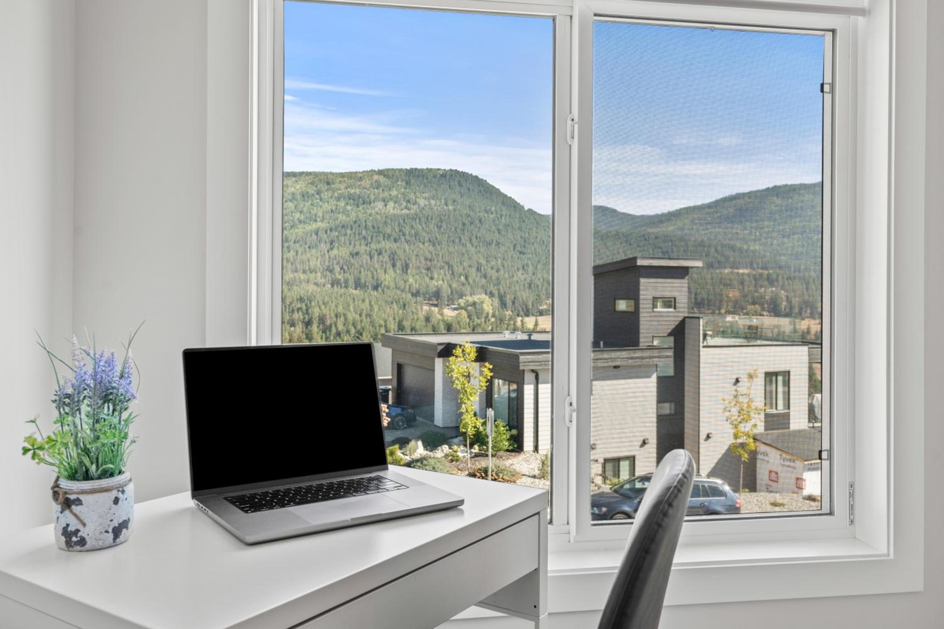 Above It All - Upper Suite, Close to Ski Resort