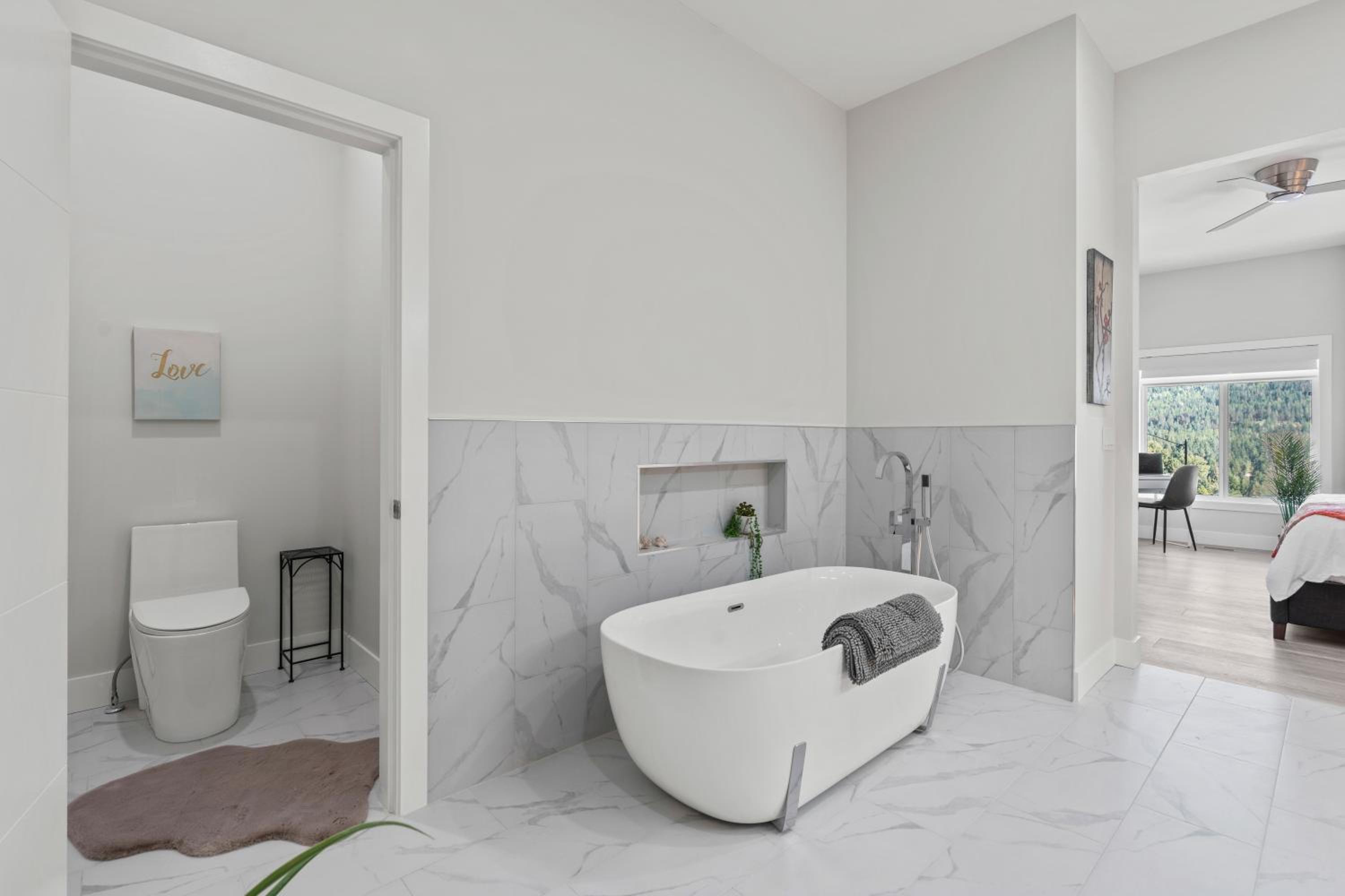Above It All - Upper Suite, Close to Ski Resort