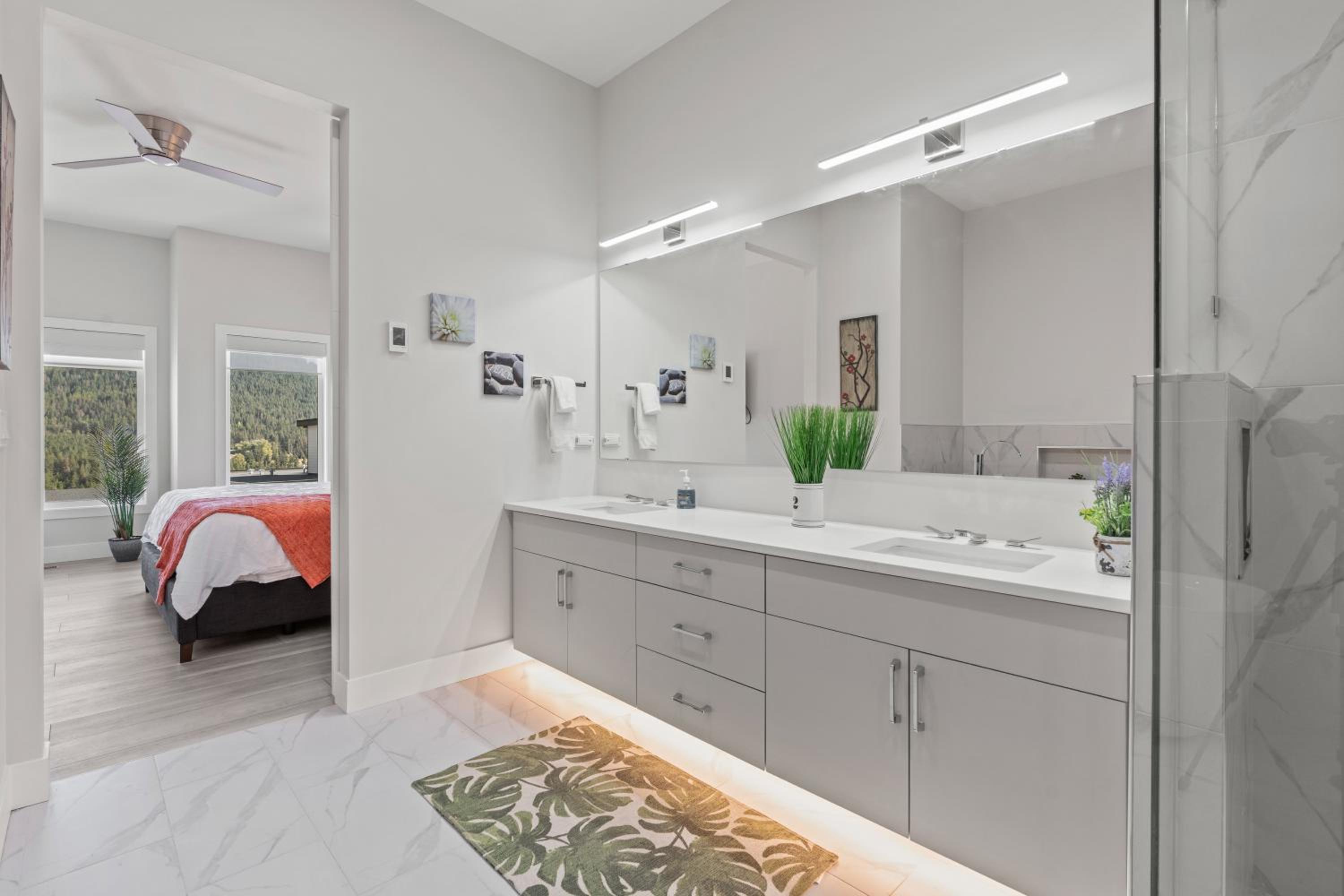 Above It All - Upper Suite, Close to Ski Resort