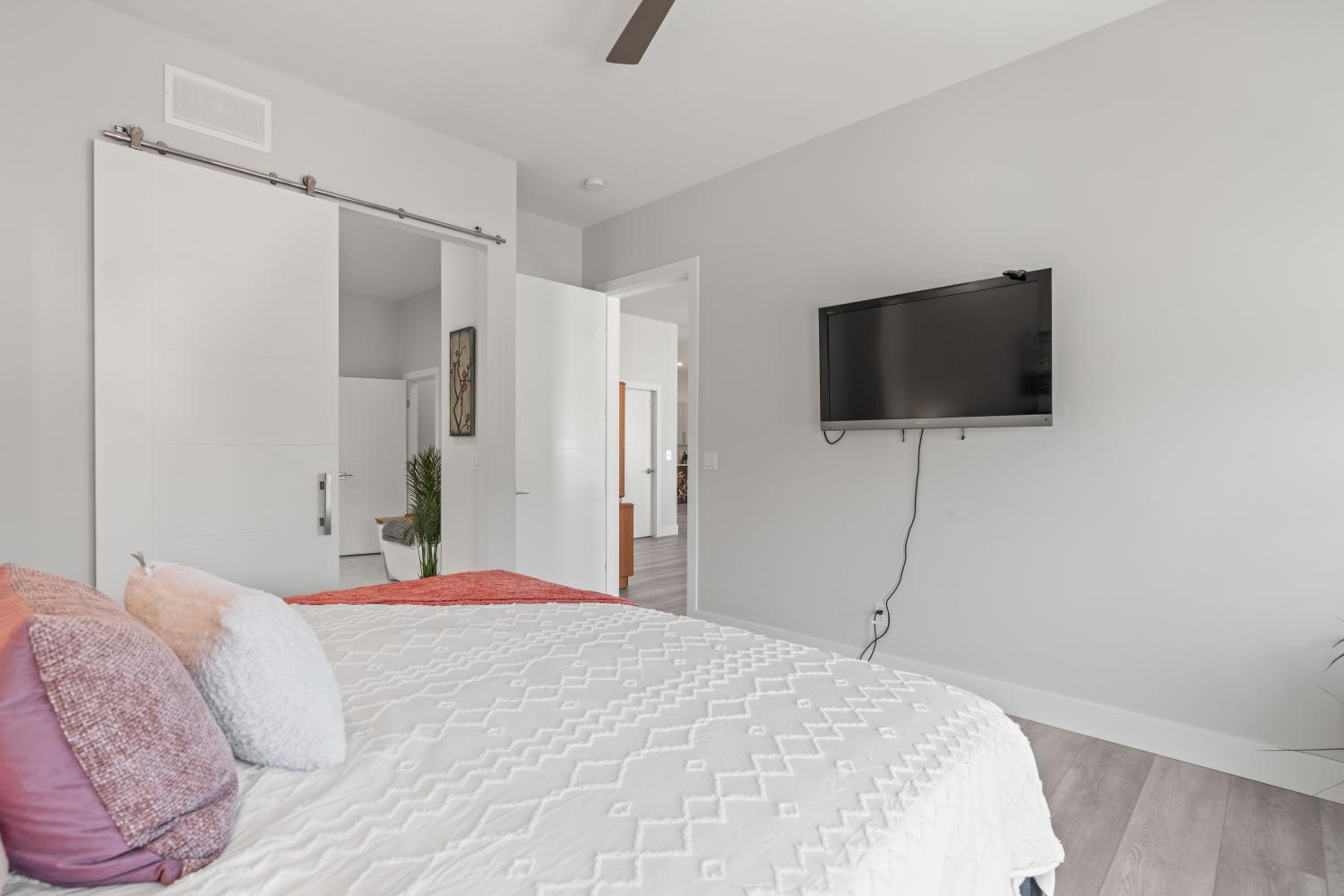 Above It All - Upper Suite, Close to Ski Resort