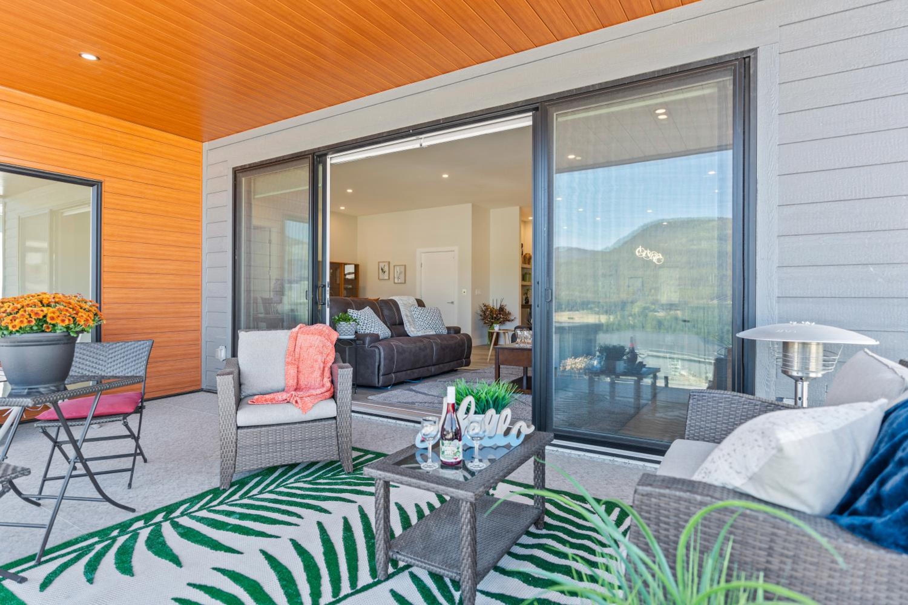 Above It All - Upper Suite, Close to Ski Resort