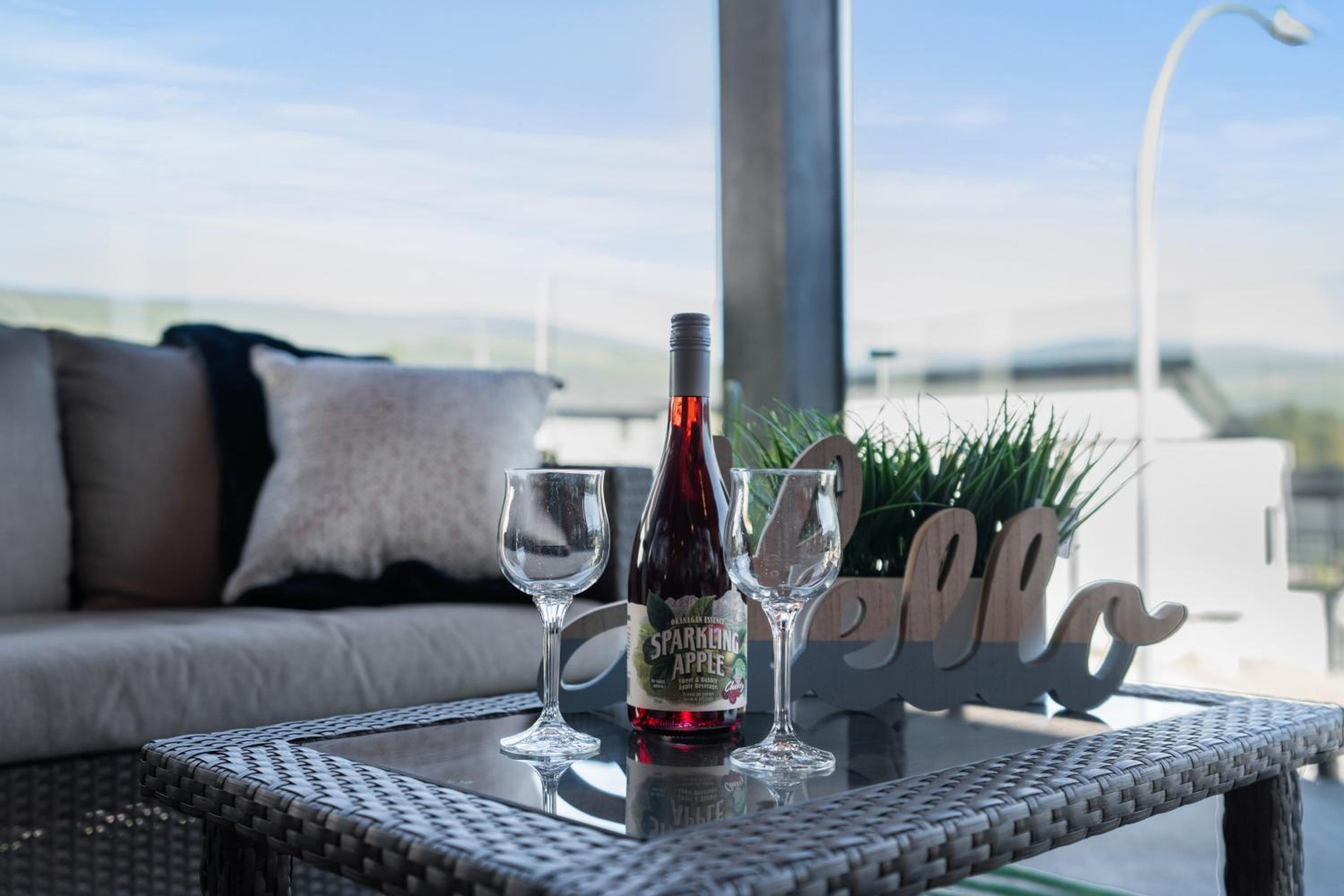 Above It All - Upper Suite, Close to Ski Resort