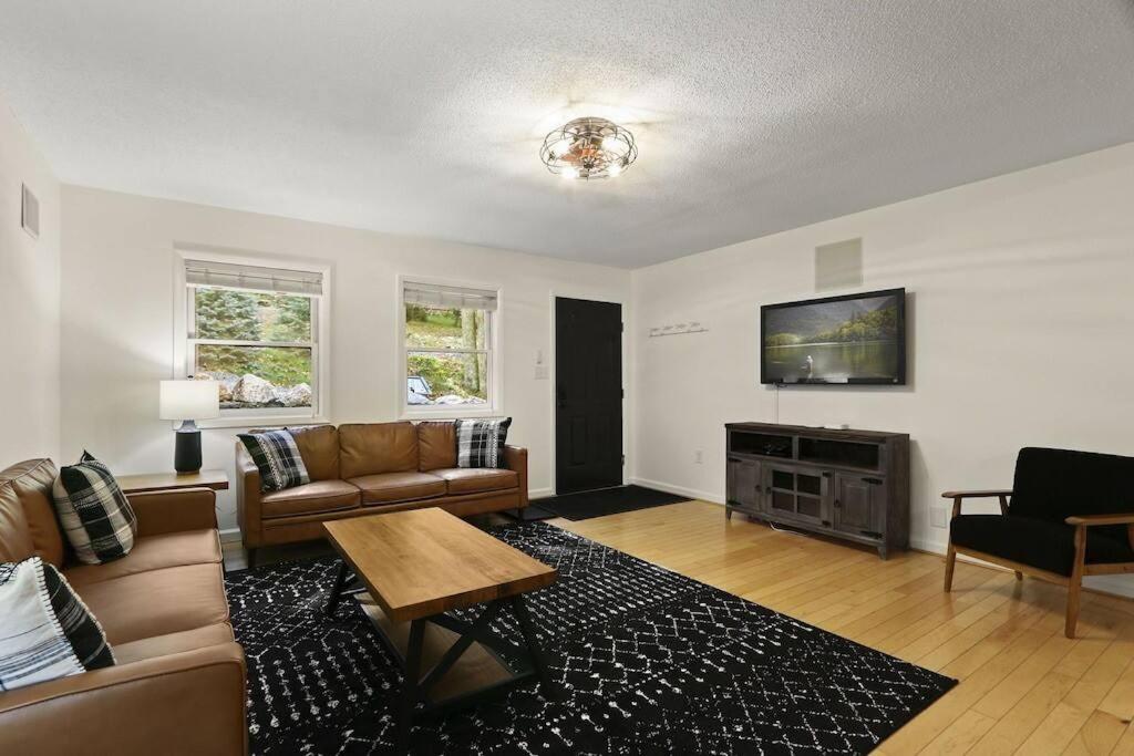 Mtn Oasis! HotTub! Pets Approved! 5min to Ski! view 5