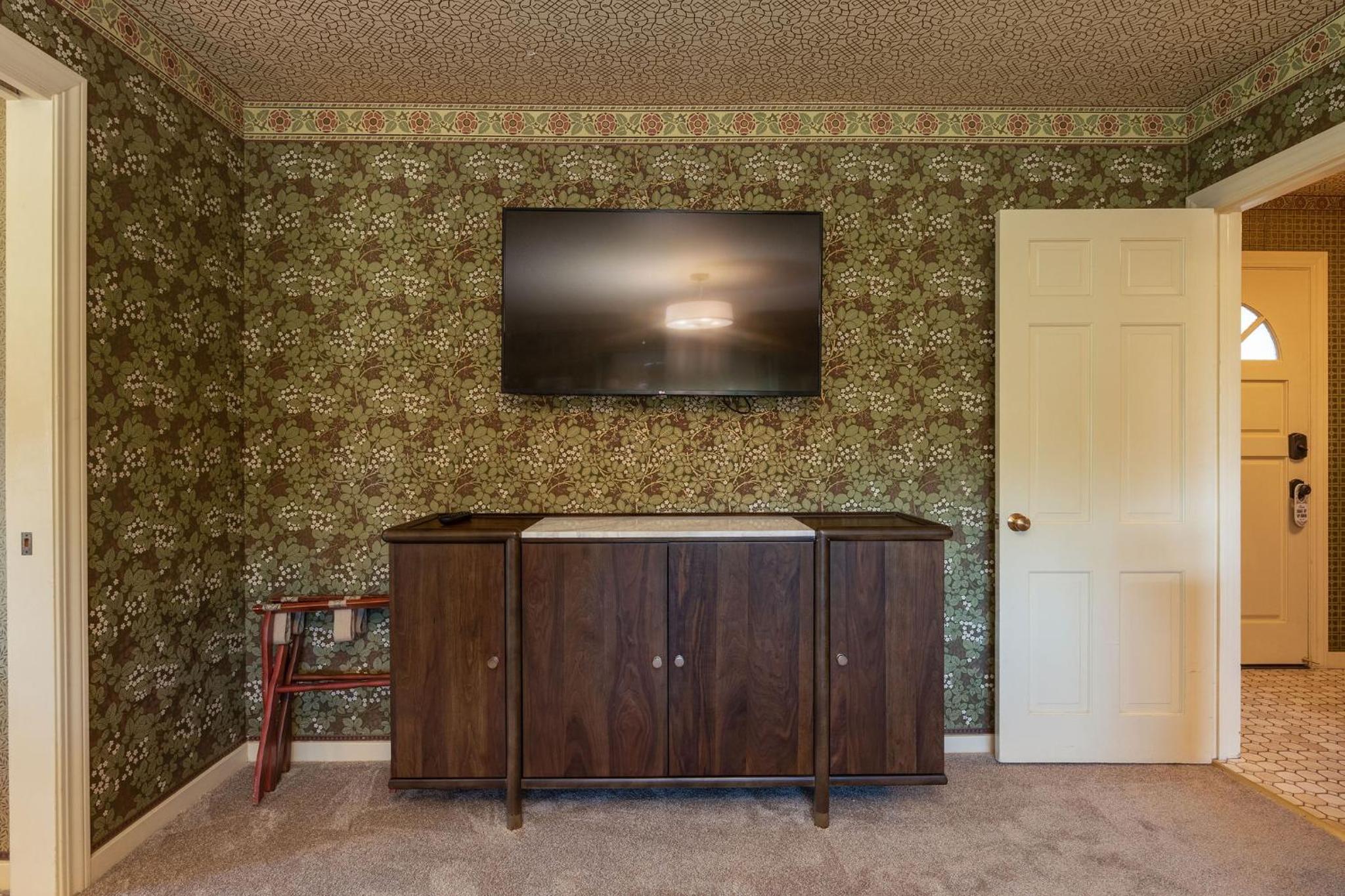 Half Moon Bay Vacations - Mill Rose Inn - Property Image 43