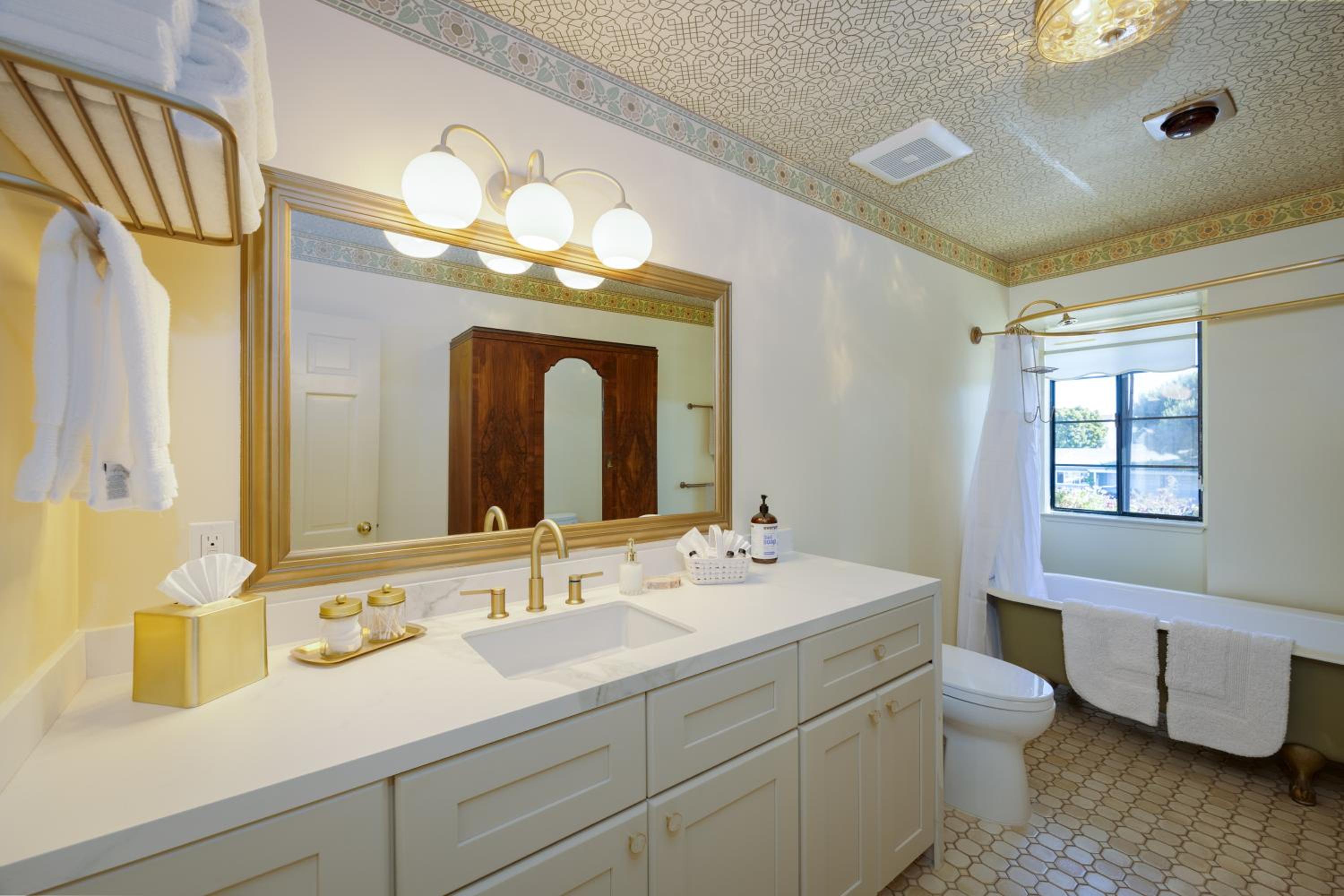 Half Moon Bay Vacations - Mill Rose Inn - Property Image 18