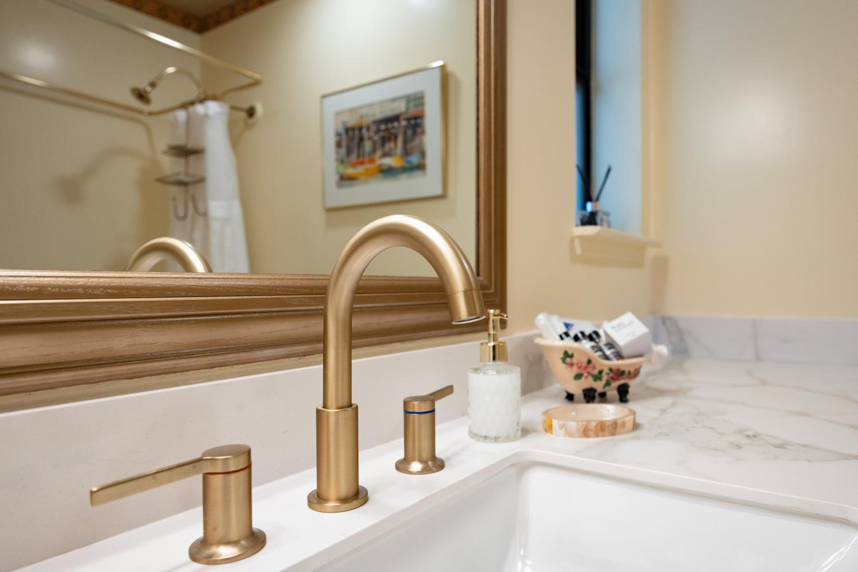 Half Moon Bay Vacations - Mill Rose Inn - Property Image 10