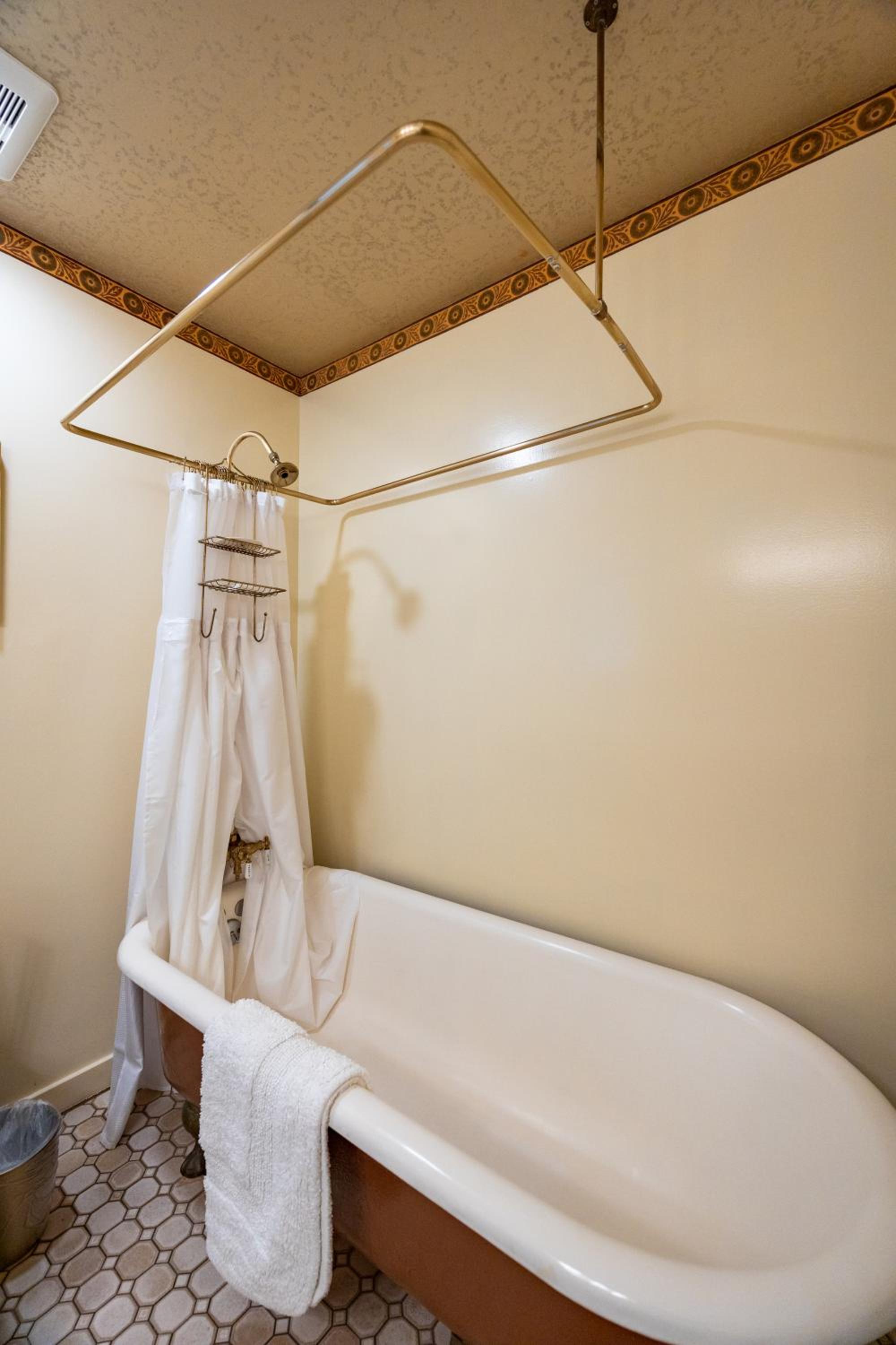 Half Moon Bay Vacations - Mill Rose Inn - Property Image 13