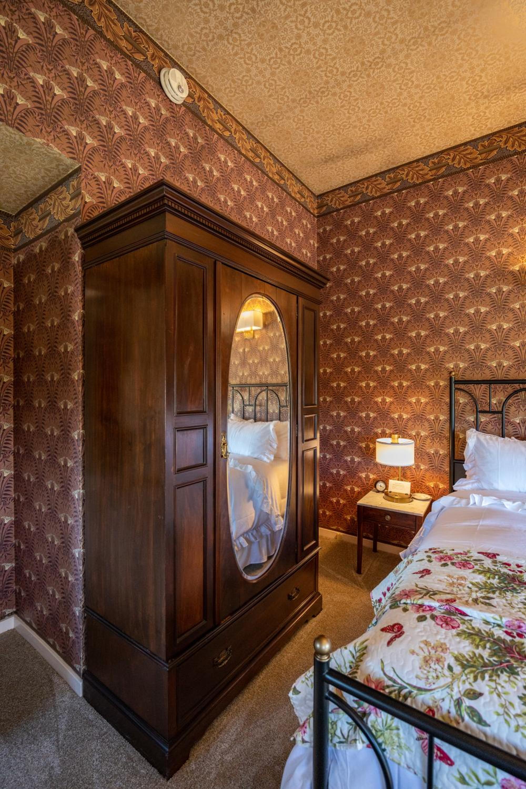 Half Moon Bay Vacations - Mill Rose Inn - Property Image 9