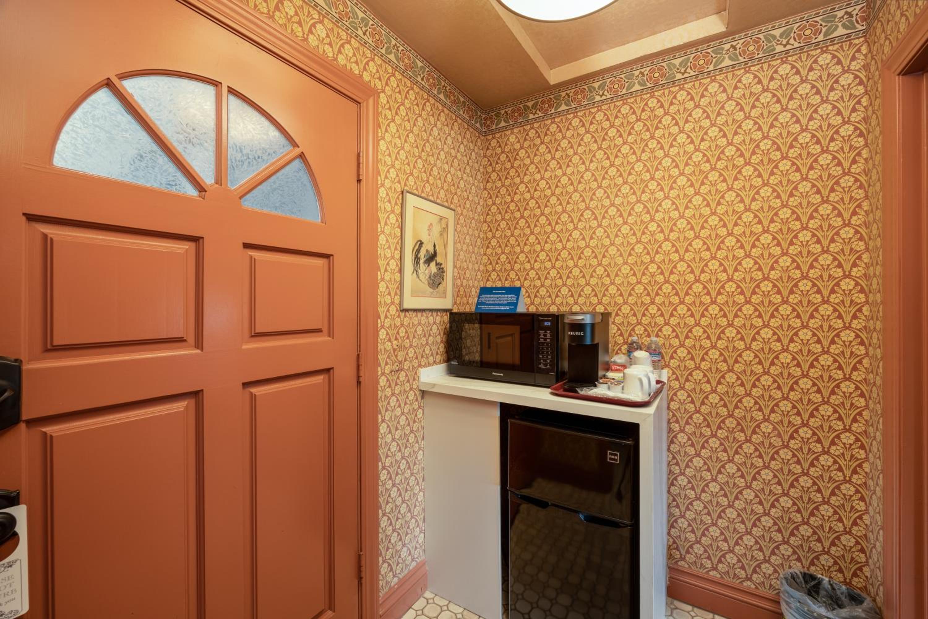 Half Moon Bay Vacations - Mill Rose Inn - Property Image 6