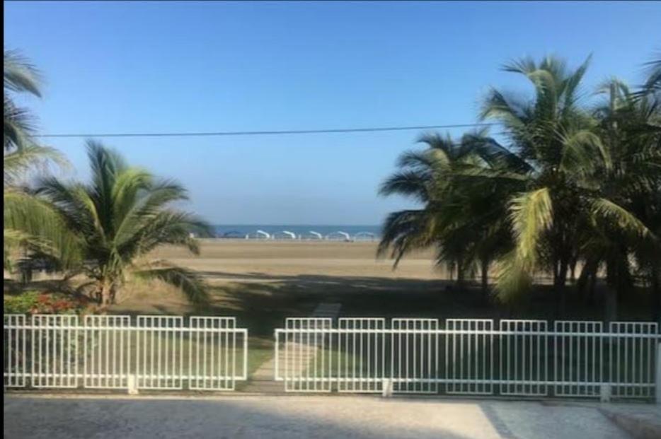 Apto con salida directa a la playa Cartagena Colombia