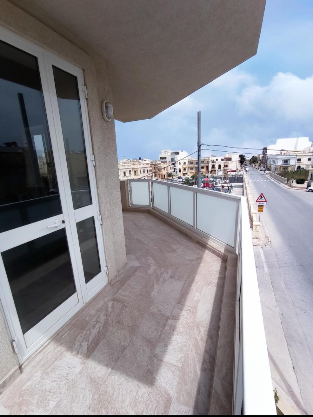 Joseph 2, Charming Retreat with park views and close to the airport view 4